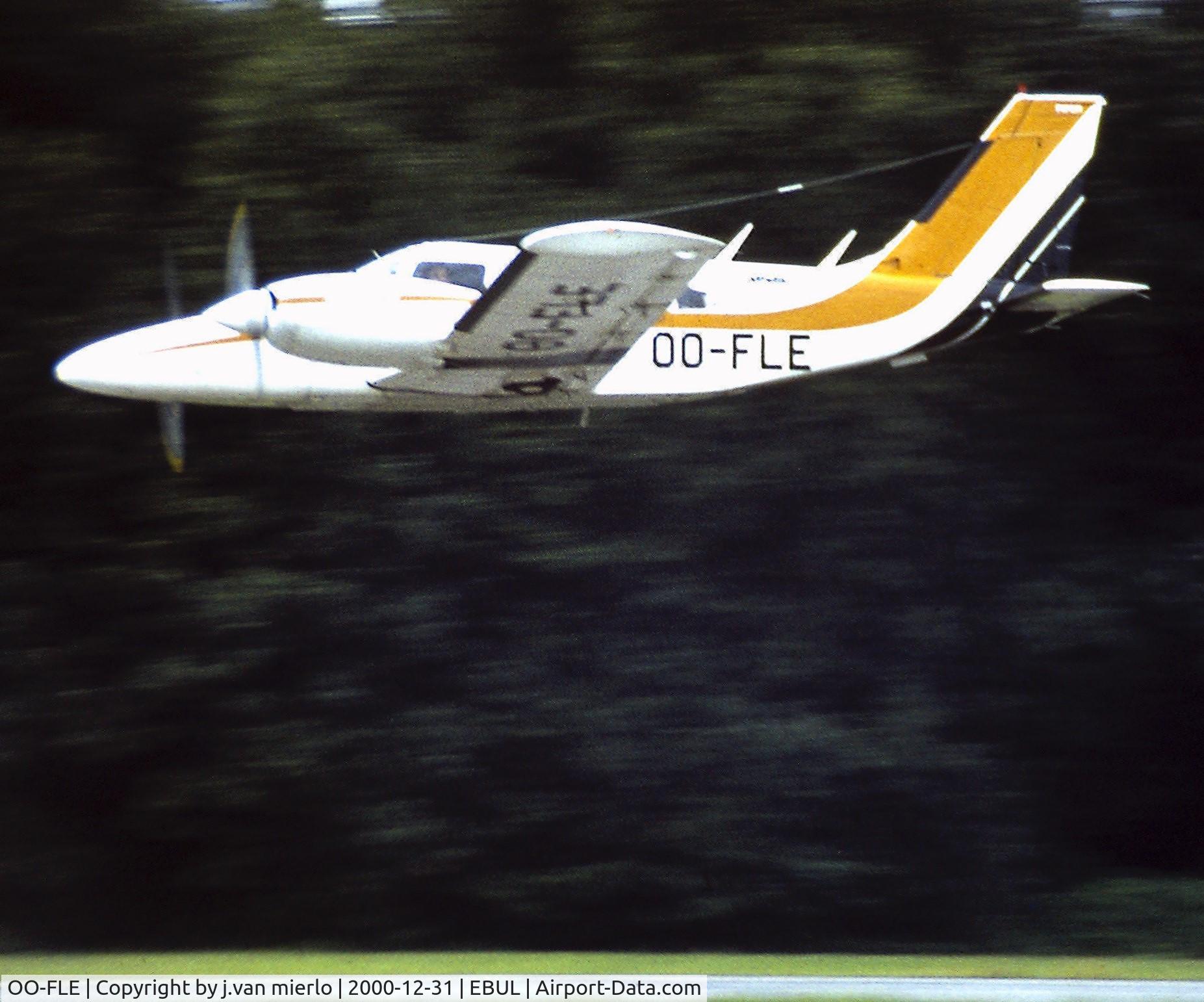 OO-FLE, 1977 Piper PA-34-200T Seneca II C/N 34-7770135, Low Pass participating Belgian Ursel Air Show sca/slide