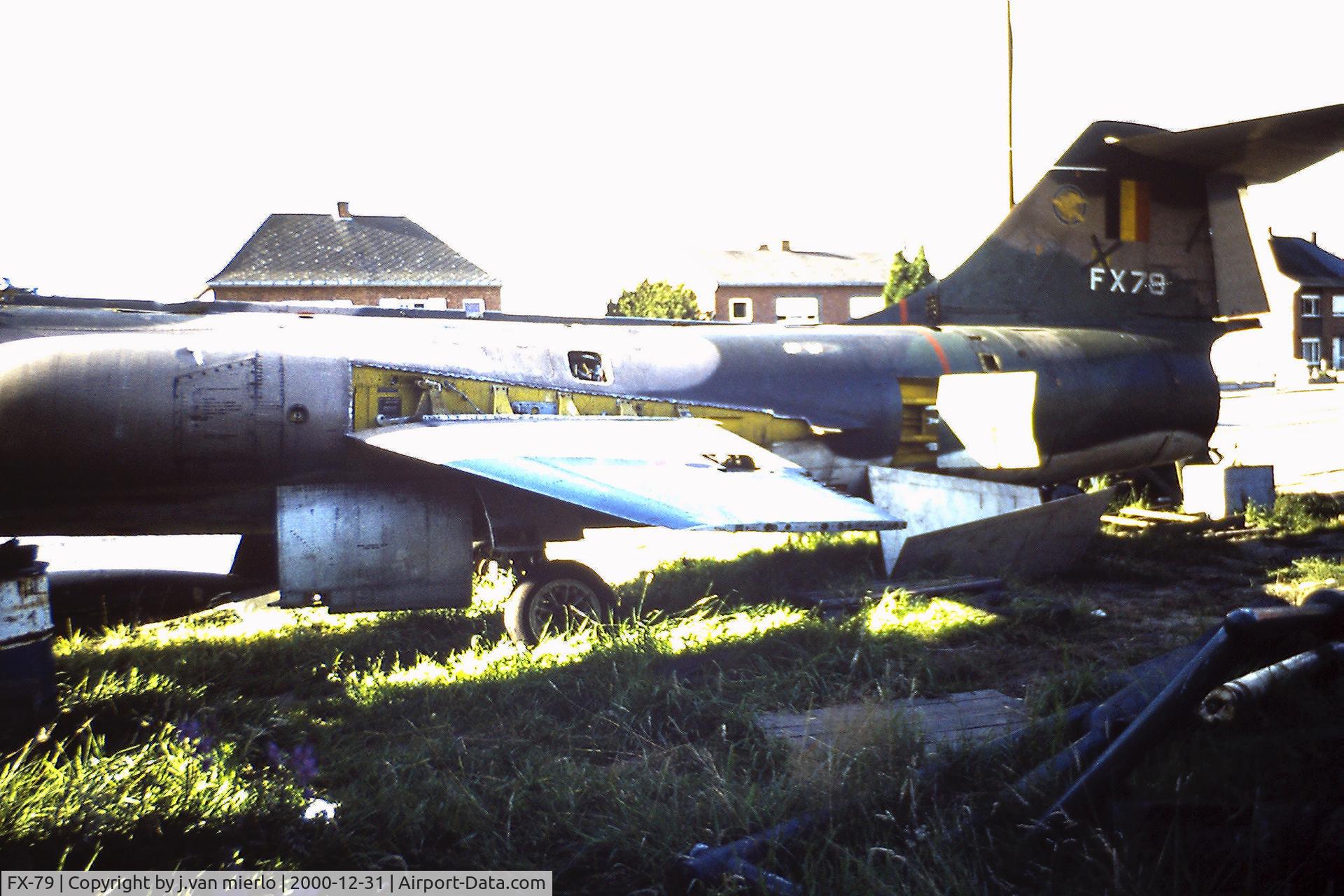 FX-79, Lockheed F-104G Starfighter C/N 683D-9137, scrap yard Kalken early 80s scan slide