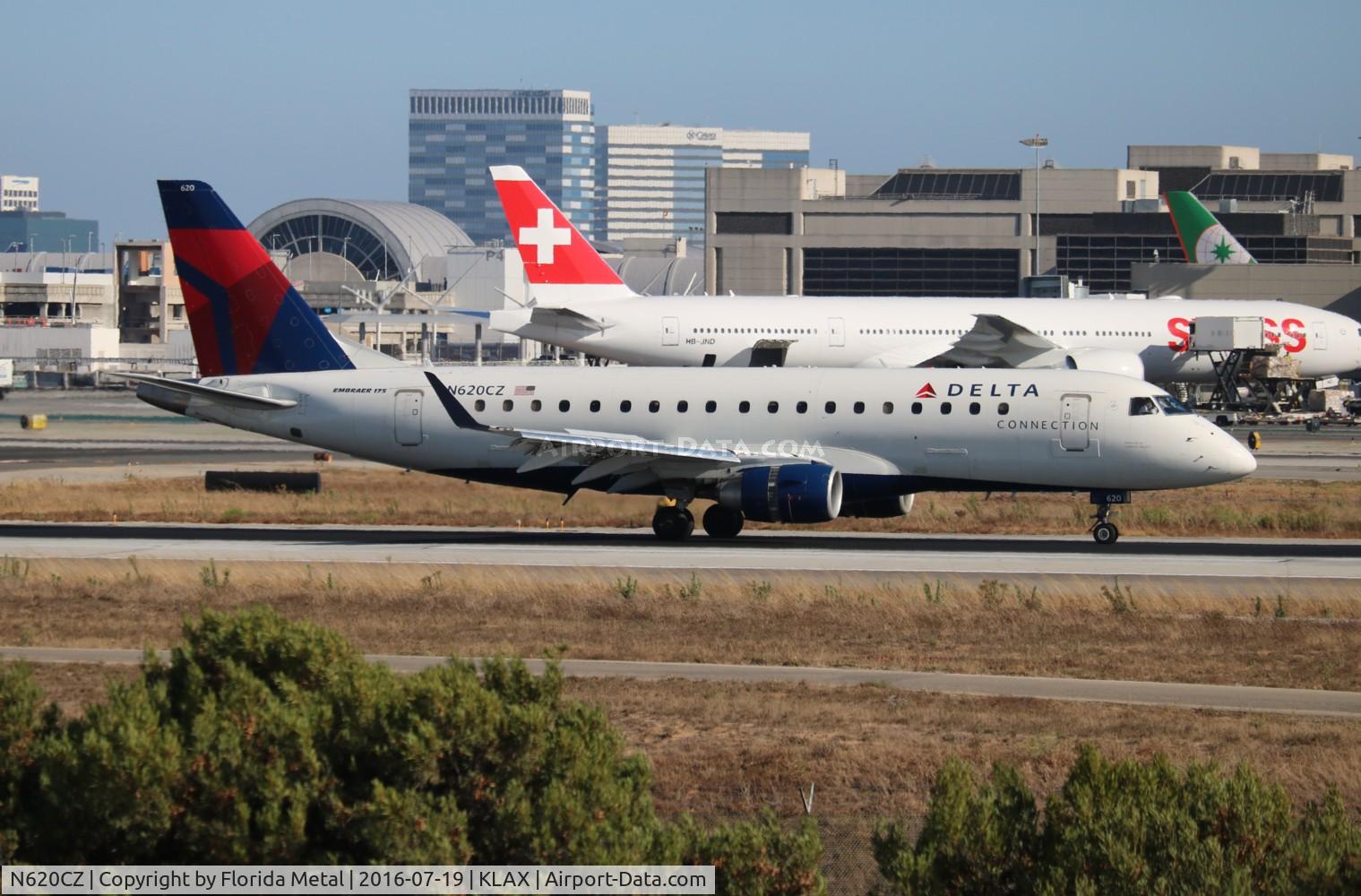 N620CZ, 2008 Embraer 175LR (ERJ-170-200LR) C/N 17000214, LAX 2016