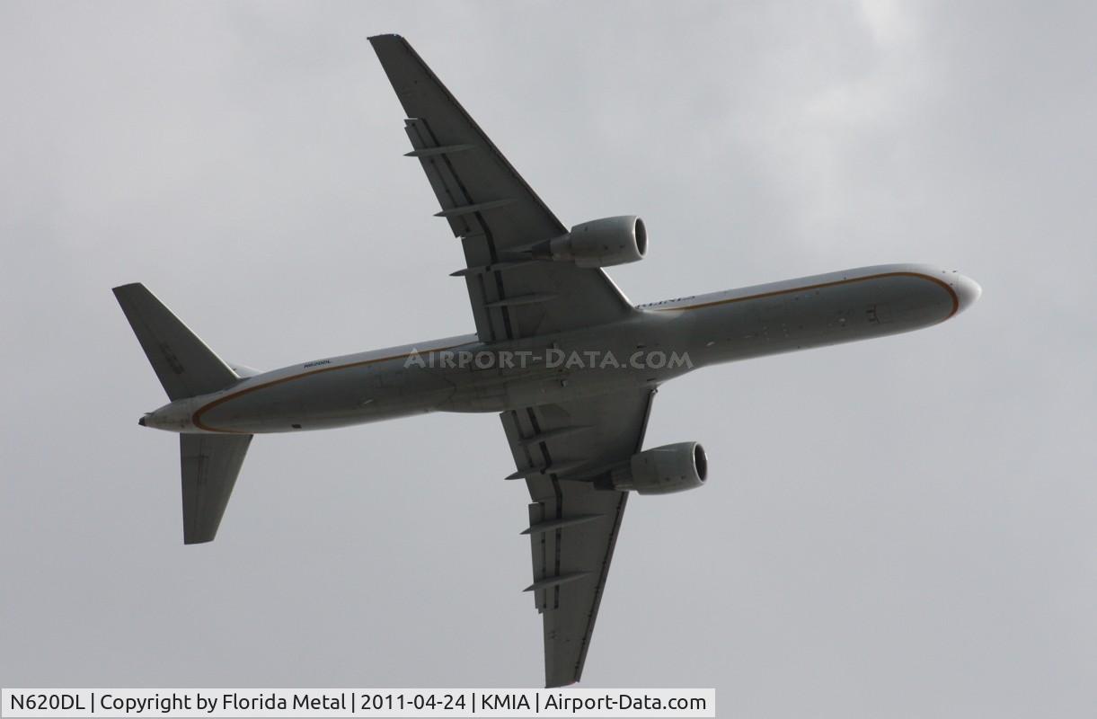N620DL, 1986 Boeing 757-232 C/N 22910, MIA 2011