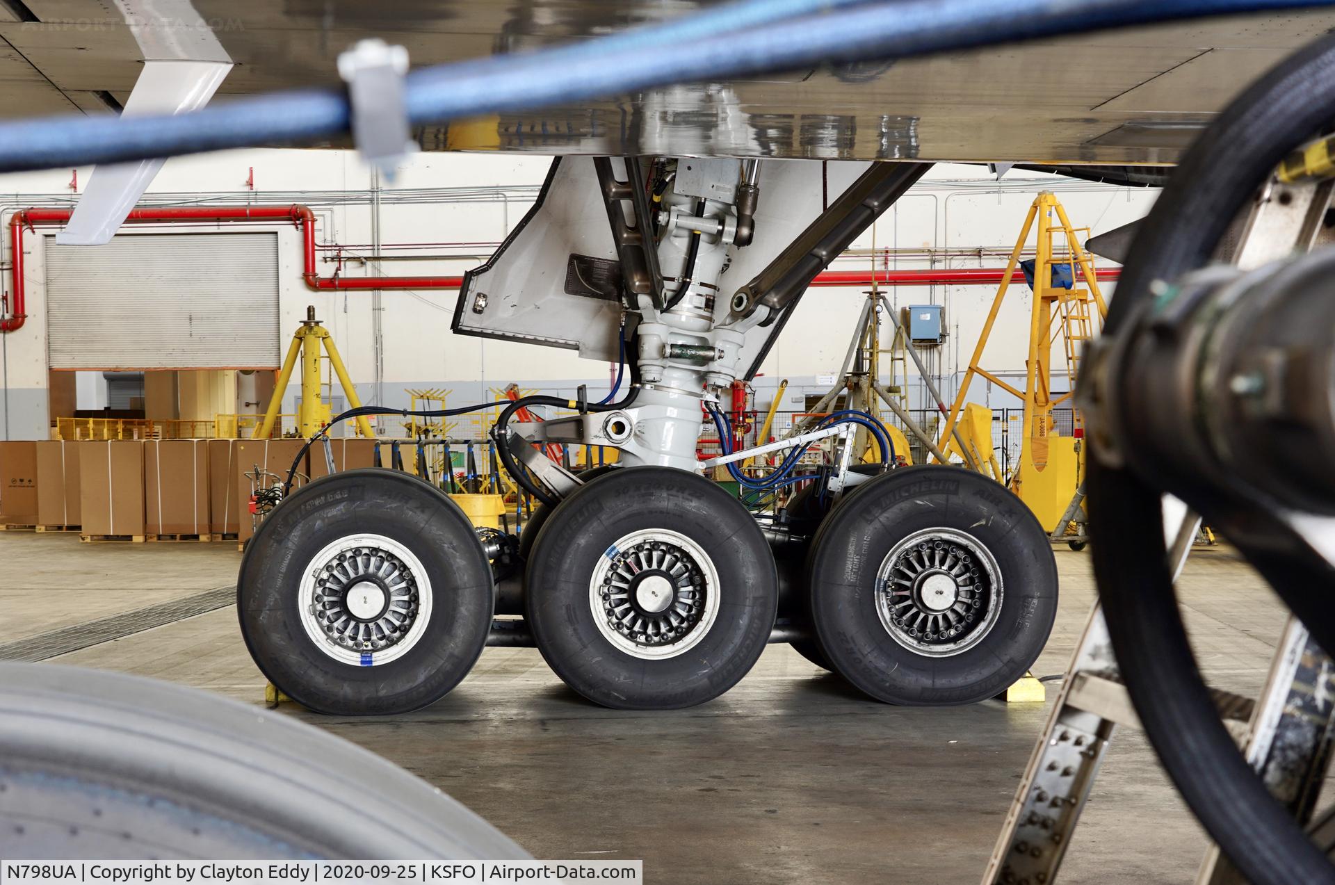 N798UA, 1998 Boeing 777-222ER C/N 26928, Main gear SFO 2020.