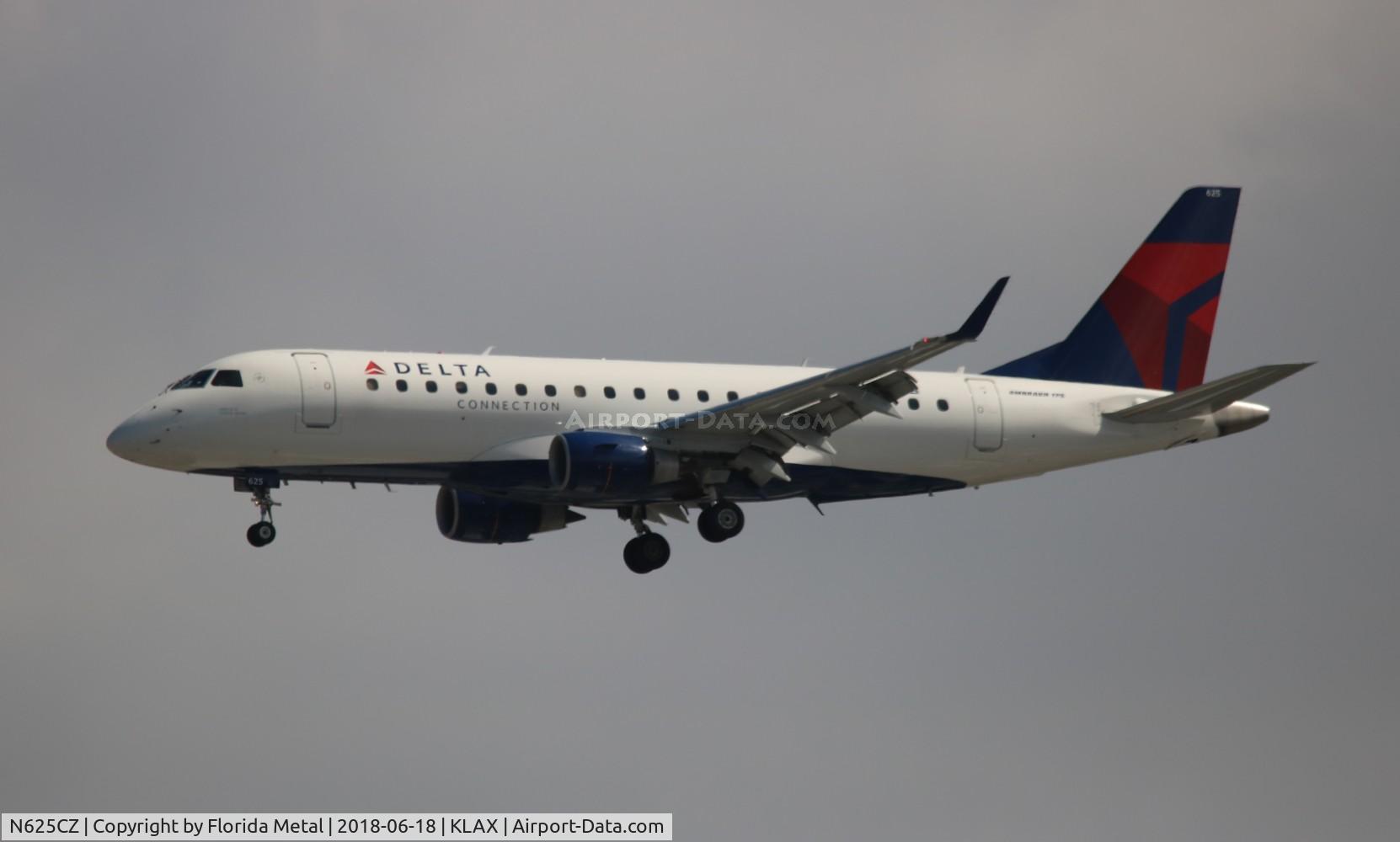 N625CZ, 2008 Embraer 175LR (ERJ-170-200LR) C/N 17000225, LAX 2018