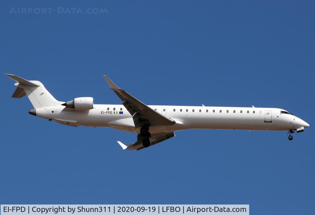 EI-FPD, 2016 Bombardier CRJ-900LR (CL-600-2D24) C/N 15401, Landing rwy 14L in all white c/s... Was in SAS c/s