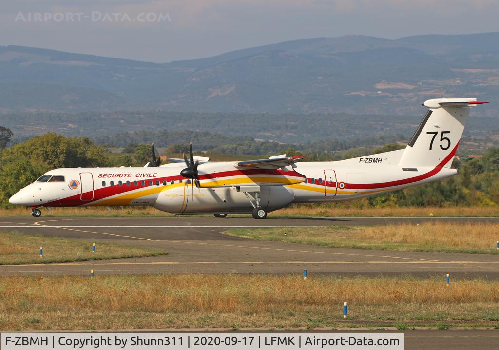 F-ZBMH, 2018 De Havilland DHC-8-402 Dash 8 C/N 4577, Parked @CCF for fire season... Here, taken during taxiing for new mission...