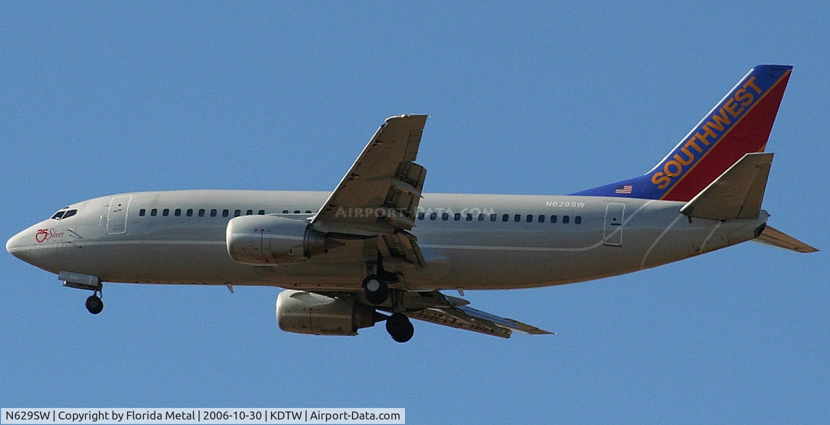 N629SW, 1996 Boeing 737-3H4 C/N 27704, DTW 2006