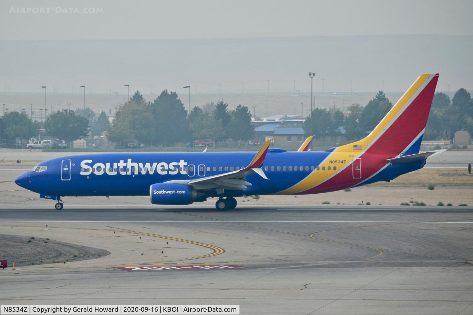 N8534Z, 2017 Boeing 737-8H4 C/N 63578, Taxiing to the gate.