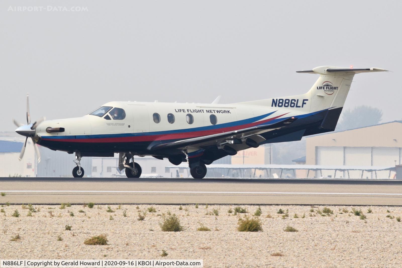 N886LF, 2016 Pilatus PC-12/47E C/N 1616, On RWY 10L.