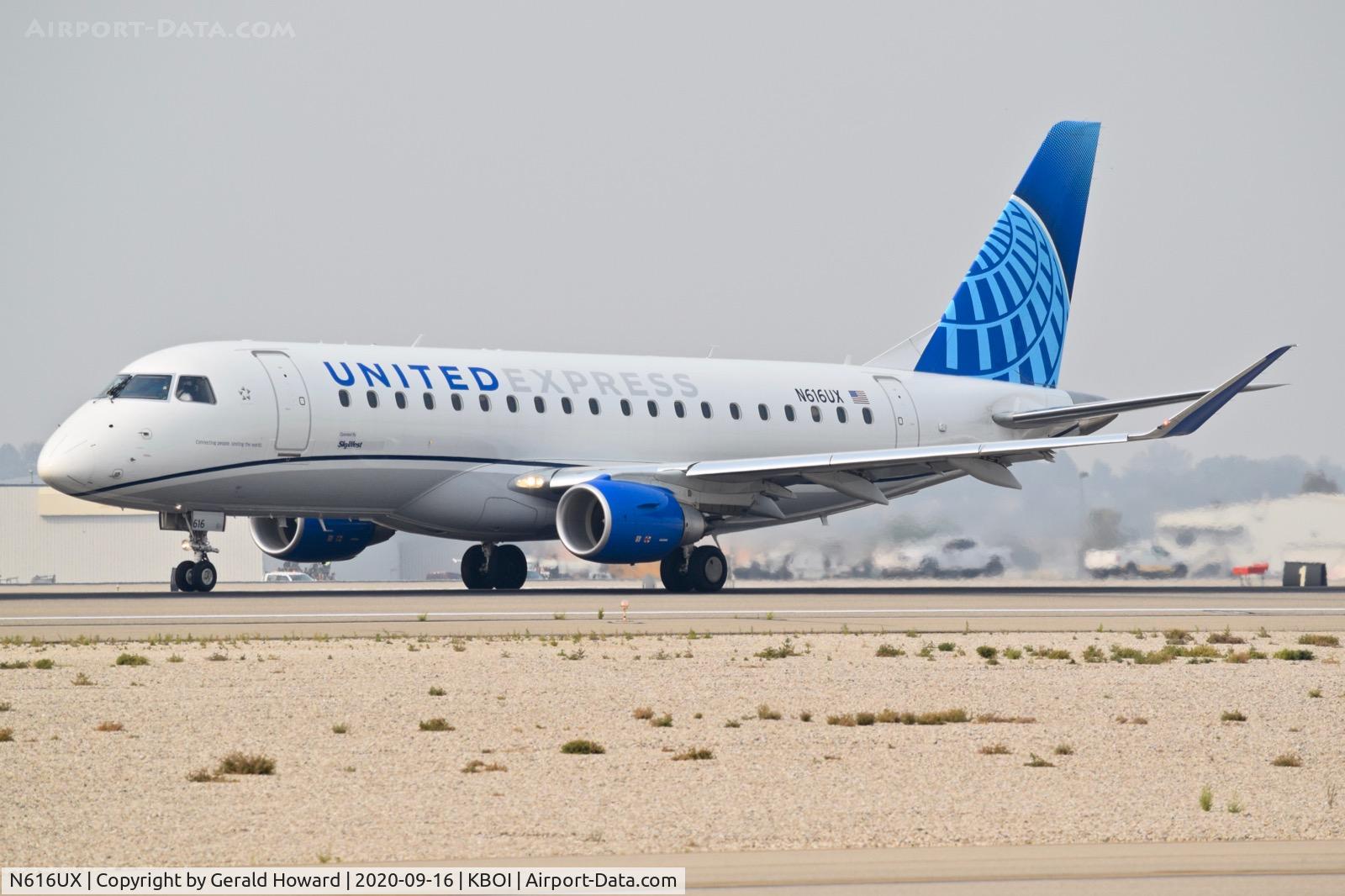 N616UX, 2019 Embraer 175LR (ERJ-170-200LR) C/N 17000817, Take off on 10L.
