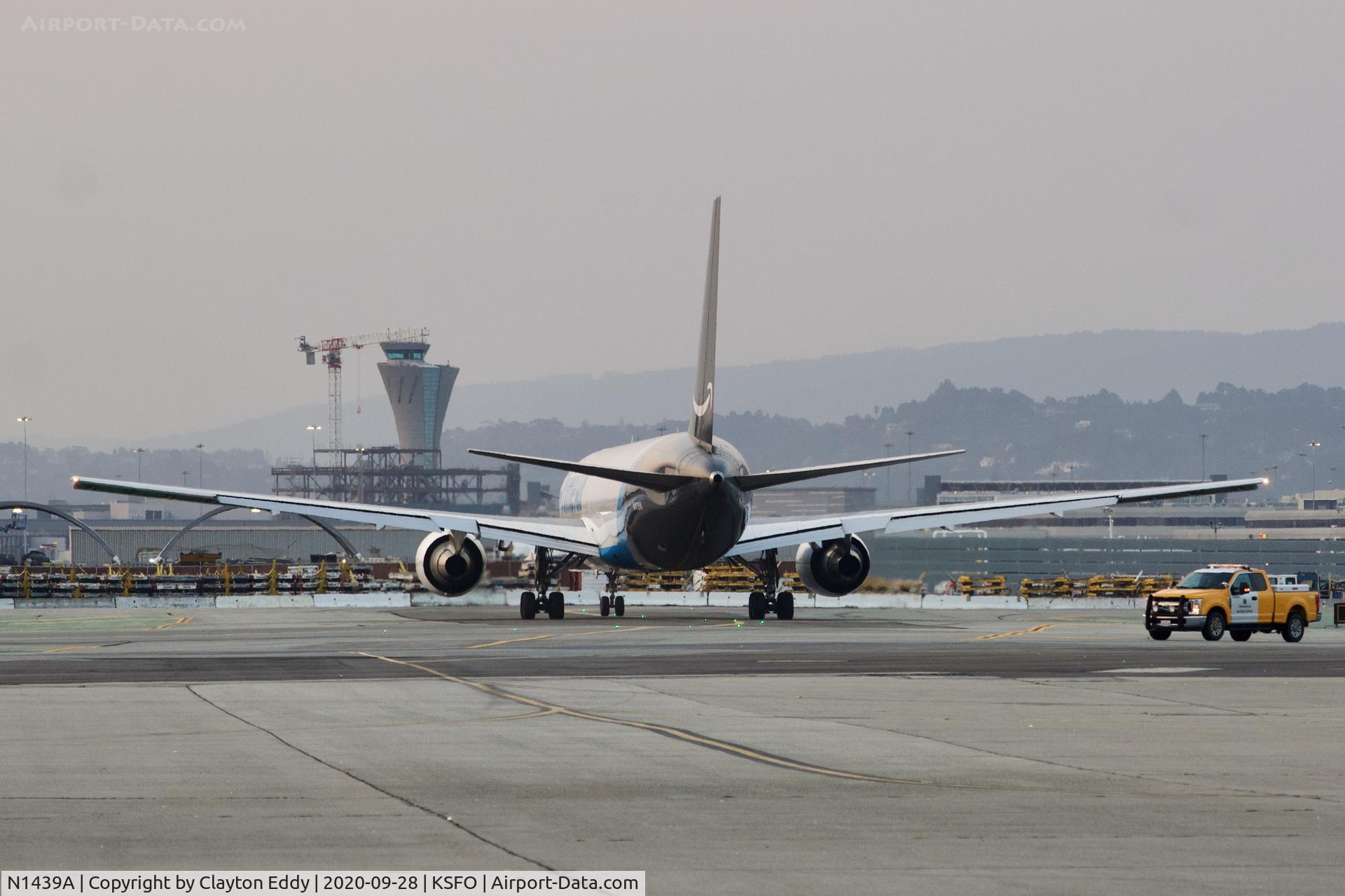 N1439A, 1997 Boeing 767-33A/ER C/N 28495, SFO 2020.