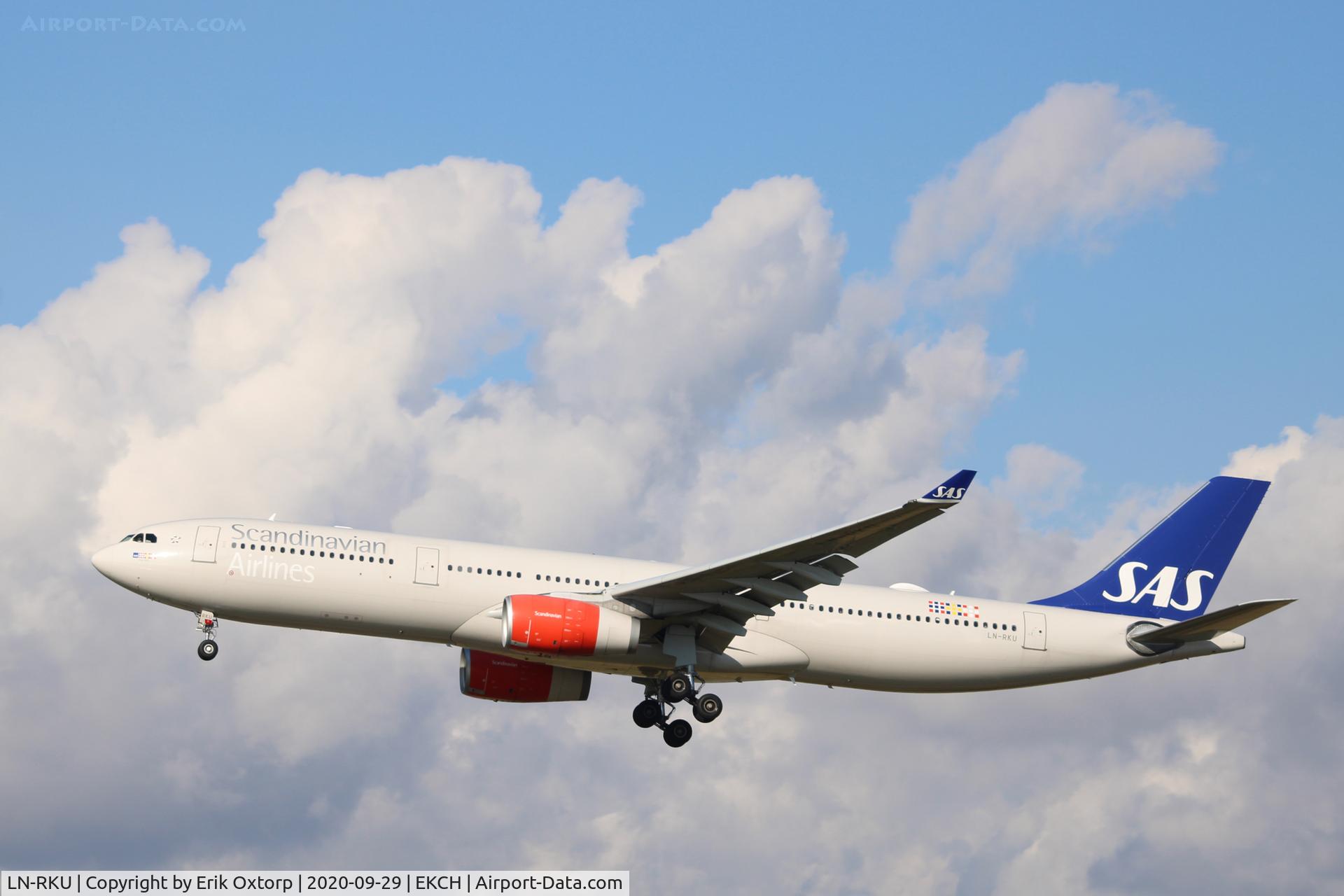 LN-RKU, 2016 Airbus A330-343 C/N 1715, LN-RKU landing rw 22L
