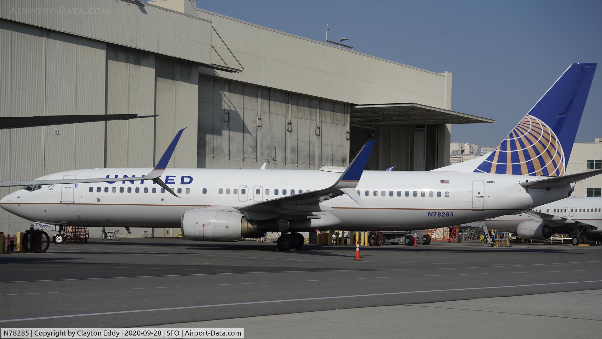 N78285, 2004 Boeing 737-824 C/N 33452, SFO 2020.