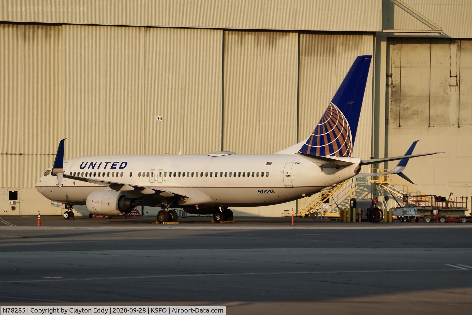 N78285, 2004 Boeing 737-824 C/N 33452, SFO 2020.