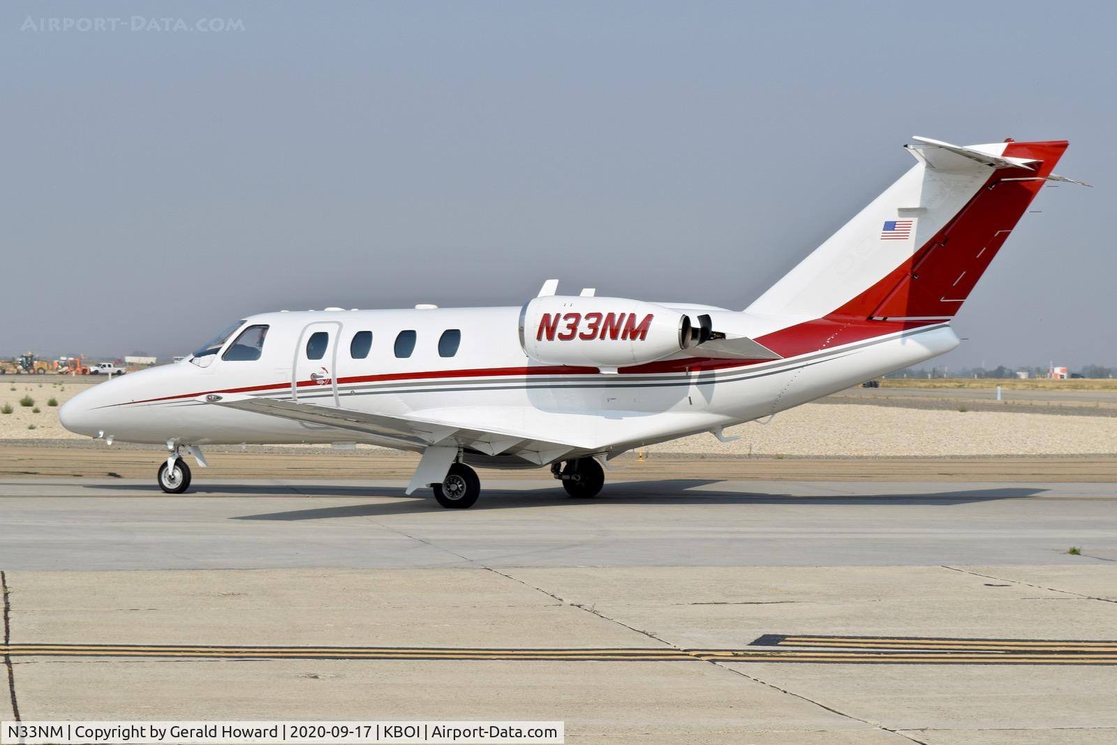 N33NM, 1993 Cessna 525 CitationJet C/N 525-0025, Taxiing onto the south GA ramp.