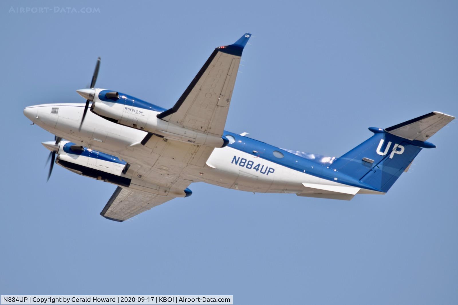 N884UP, 2017 Beech B300 King Air King Air C/N FL-1107, Departing BOI.