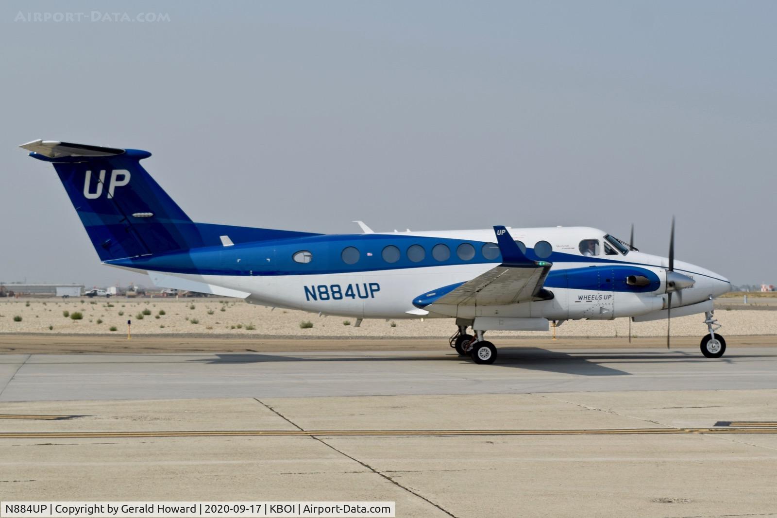 N884UP, 2017 Beech B300 King Air King Air C/N FL-1107, Taxi on Bravo.