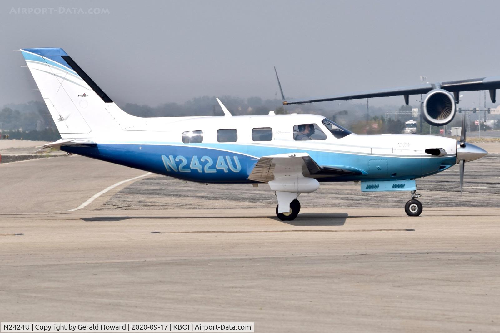 N2424U, 2011 Piper PA-46-500TP Meridian C/N 4697459, Taxi onto north GA ramp.