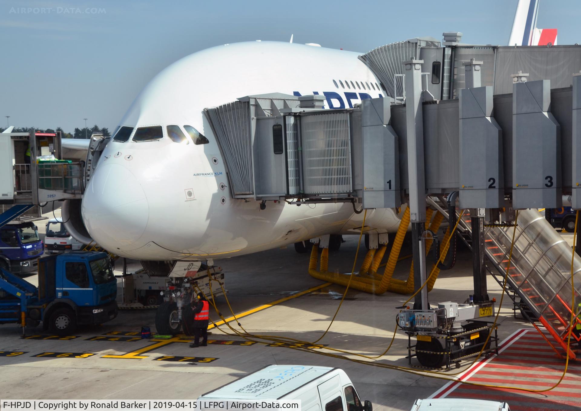 F-HPJD, 2010 Airbus A380-861 C/N 049, At the gate Charles de Gualle