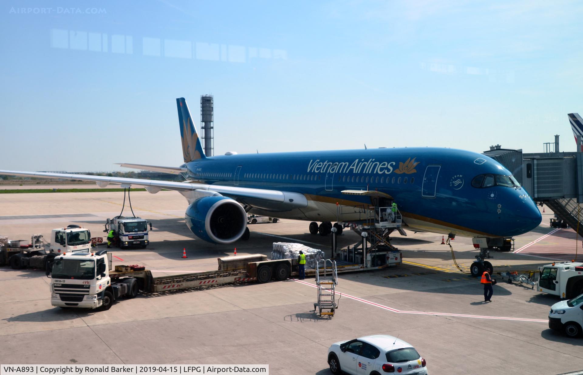 VN-A893, 2017 Airbus A350-941 C/N 129, At the gate Paris Charles de Gaulle