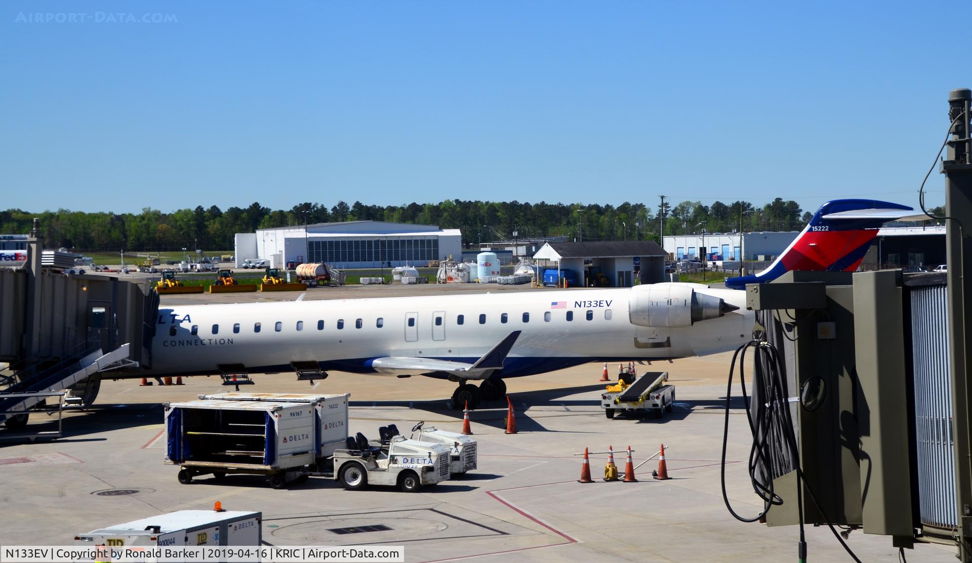 N133EV, 2009 Bombardier CRJ-900ER (CL-600-2D24) C/N 15222, At the gate Richmond