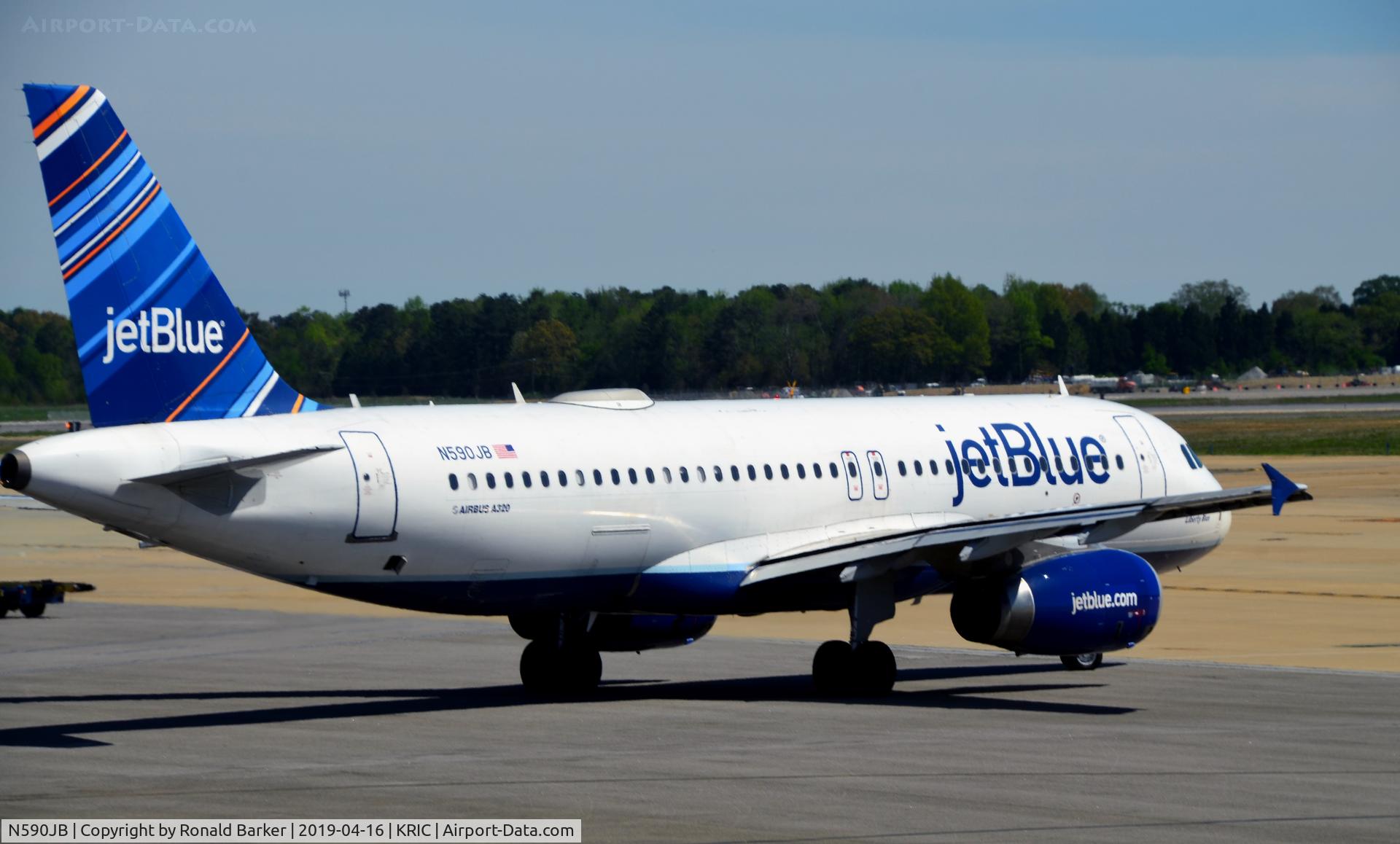 N590JB, 2004 Airbus A320-232 C/N 2231, Taxi Richmond