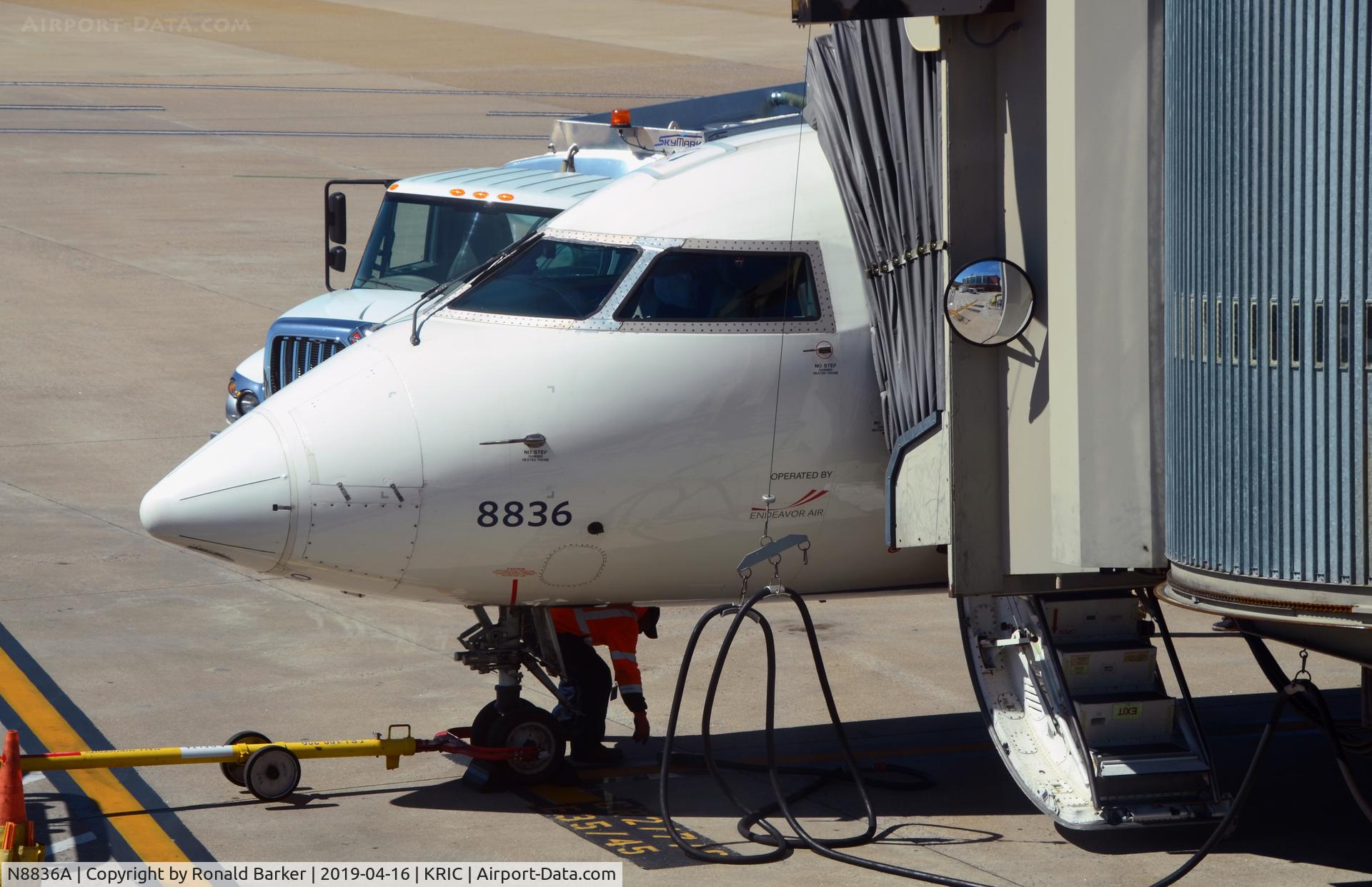 N8836A, 2003 Bombardier CRJ-200 (CL-600-2B19) C/N 7836, At the gate Richmond