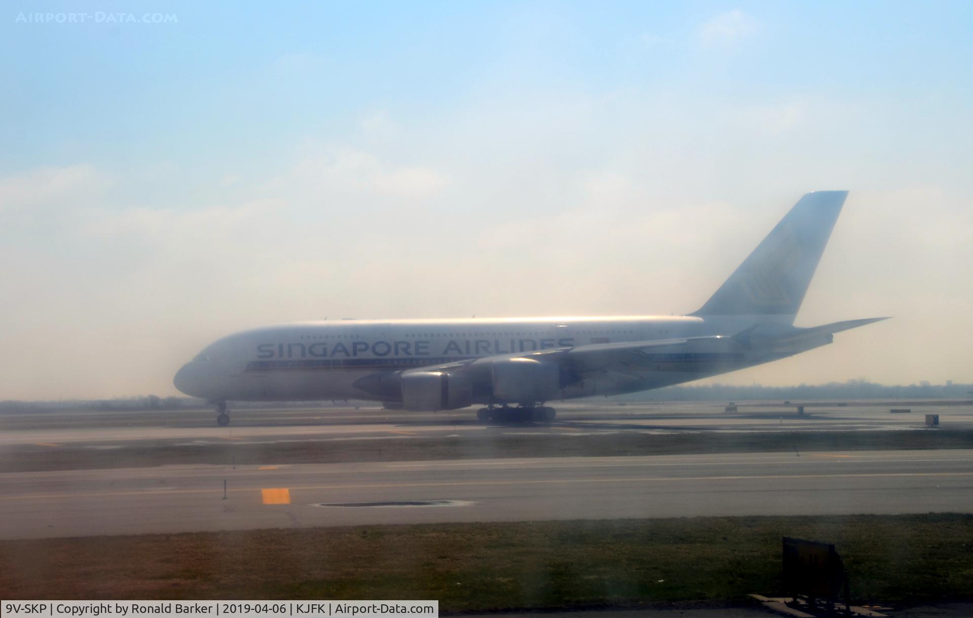 9V-SKP, 2011 Airbus A380-841 C/N 076, Taxi JFK