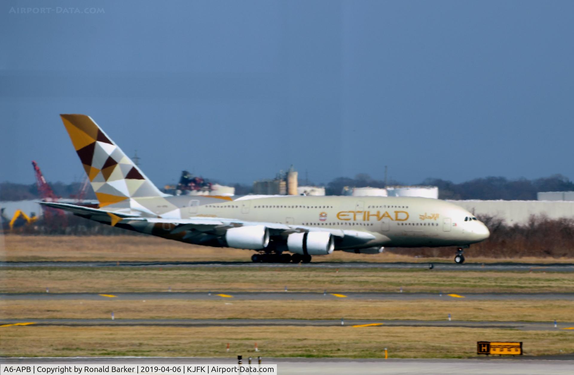 A6-APB, 2014 Airbus A380-861 C/N 170, Landing JFK