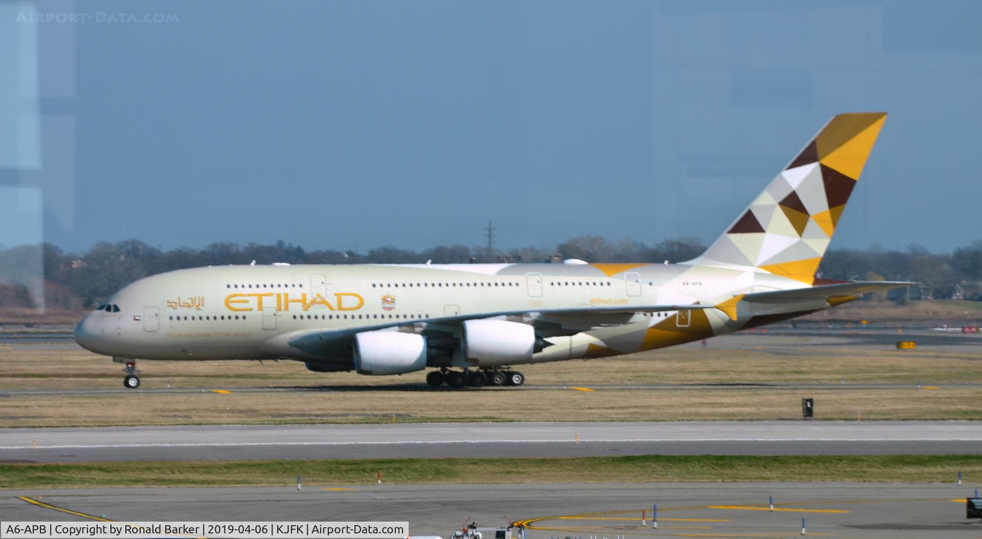 A6-APB, 2014 Airbus A380-861 C/N 170, Taxi JFK
