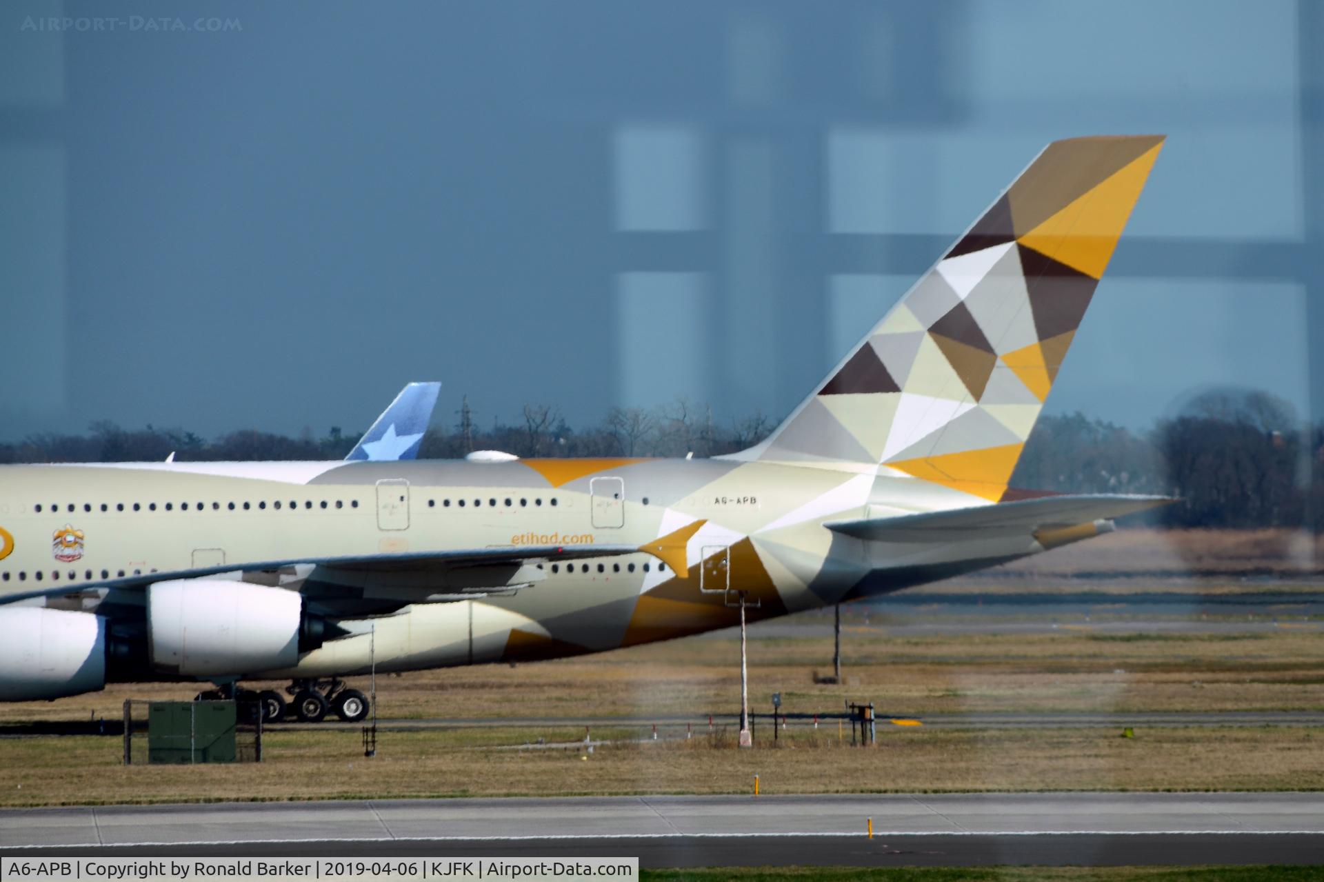 A6-APB, 2014 Airbus A380-861 C/N 170, Taxi JFK