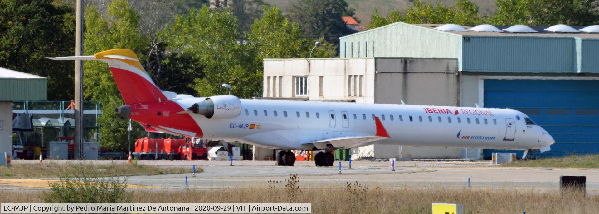 EC-MJP, 2016 Bombardier CRJ-1000ER NG (CL-600-2E25) C/N 19046, Aeropuerto de Foronda - Vitoria-Gasteiz - Euskadi - España
