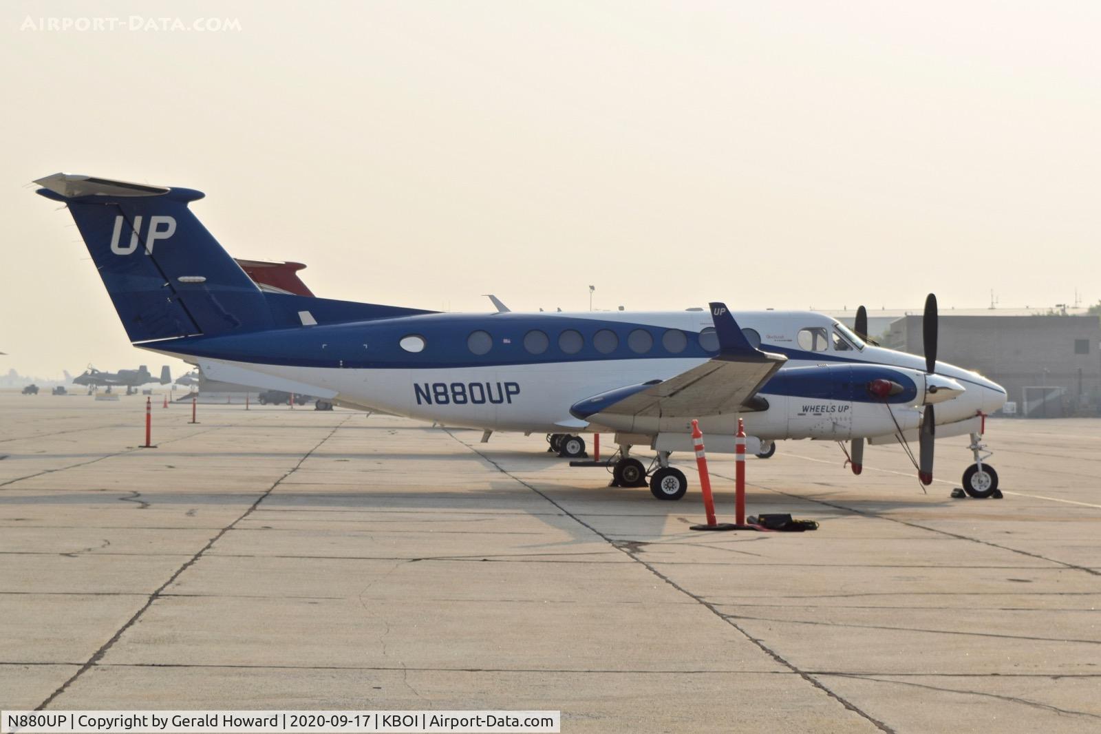 N880UP, 2018 Hawker Beechcraft 350 King Air (B300) C/N FL-1127, Parked on south GA ramp.