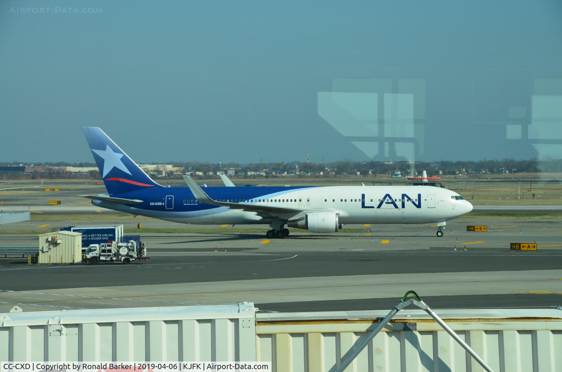 CC-CXD, 2008 Boeing 767-316/ER C/N 35697, Taxi to park JFK