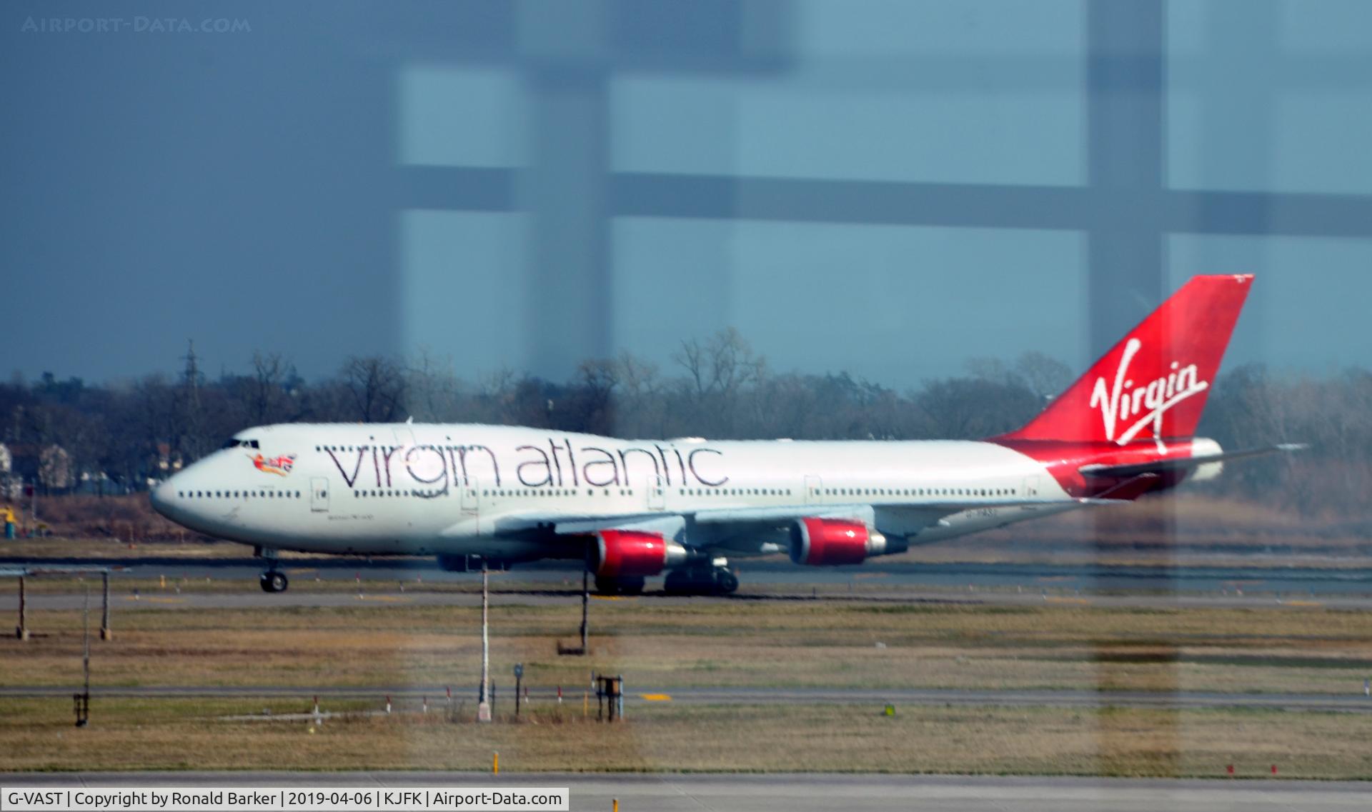 G-VAST, 1997 Boeing 747-41R C/N 28757, Taxi JFK  Ladybird