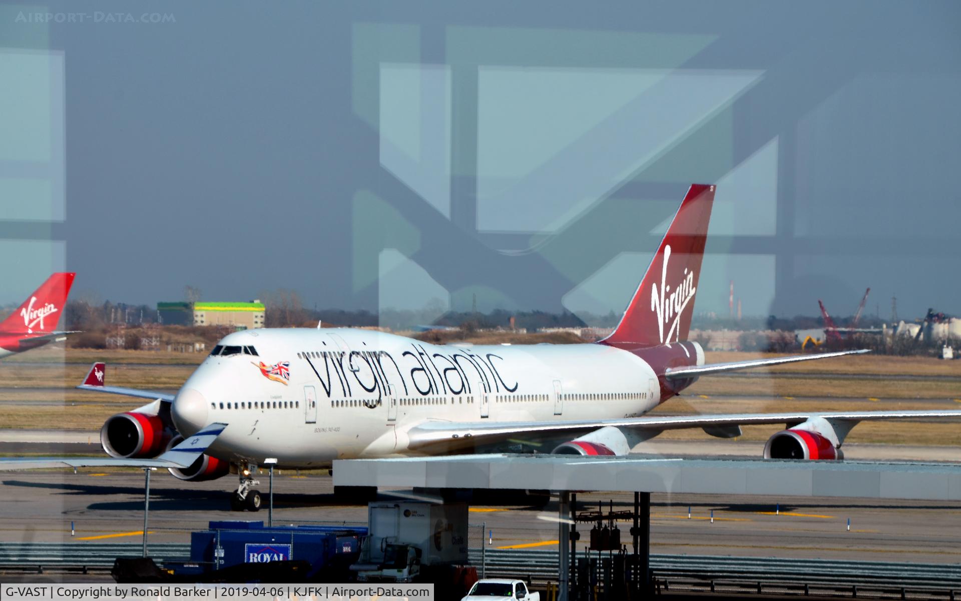 G-VAST, 1997 Boeing 747-41R C/N 28757, Taxi JFK  Ladybird
