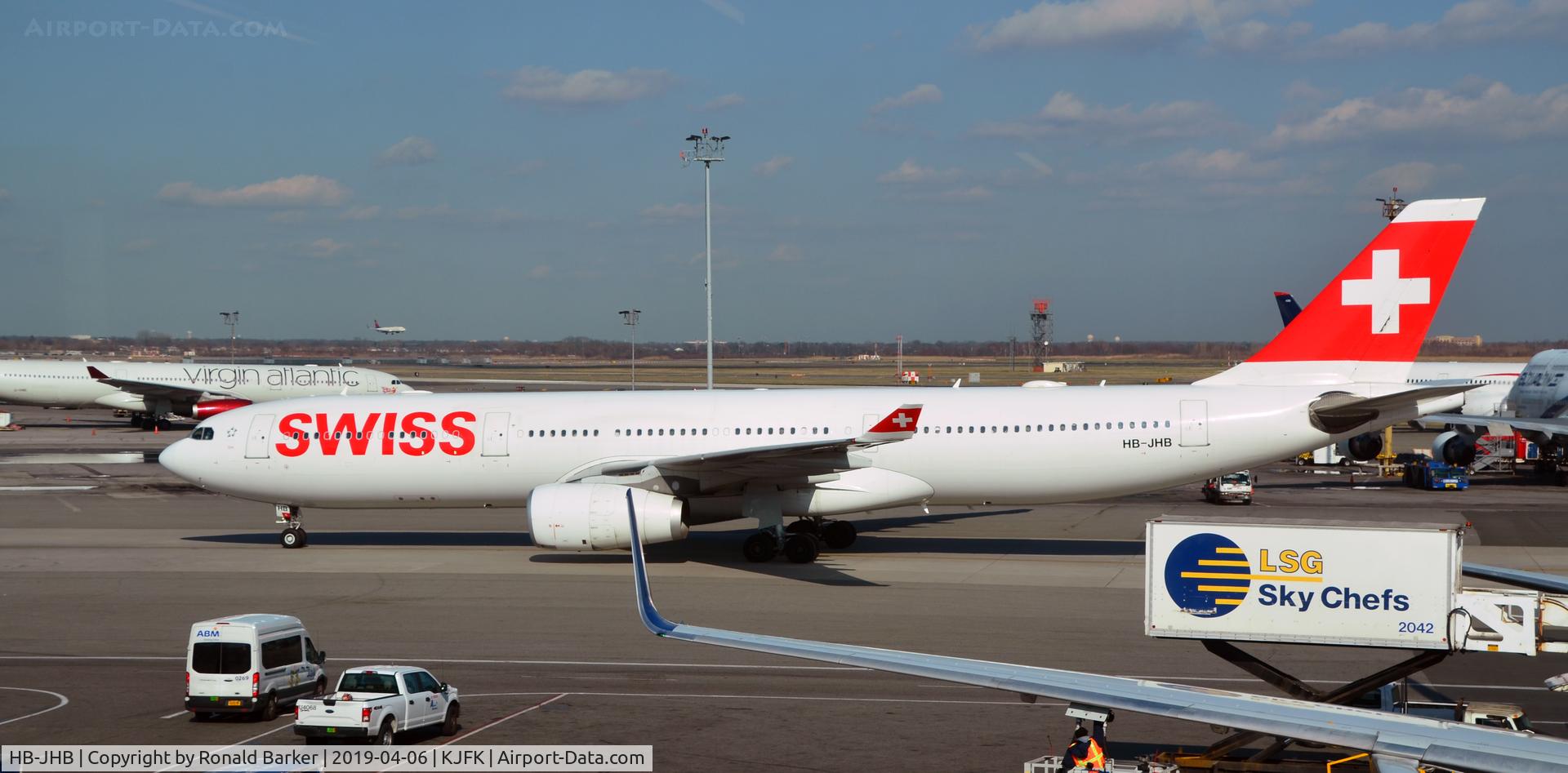 HB-JHB, 2009 Airbus A330-343X C/N 1018, Taxi JFK