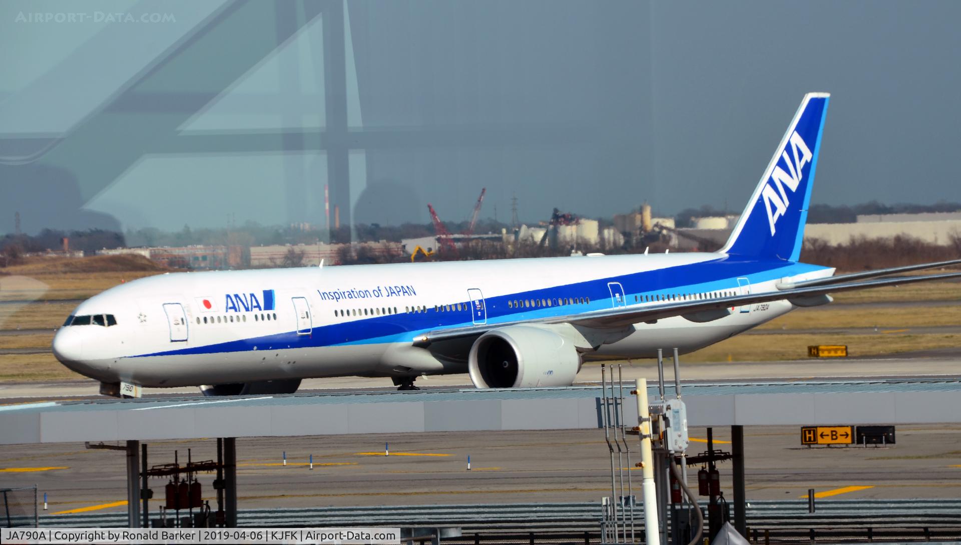 JA790A, 2015 Boeing 777-381/ER C/N 60136, Taxi JFK