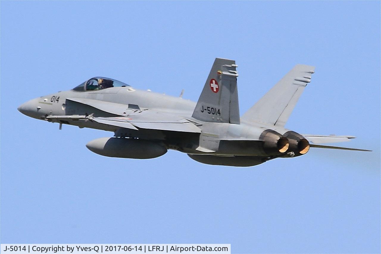 J-5014, McDonnell Douglas F/A-18C Hornet C/N 1359, McDonnell Douglas FA-18C Hornet, Climbing from rwy 26, Landivisiau Naval Air Base (LFRJ) Tiger Meet 2017