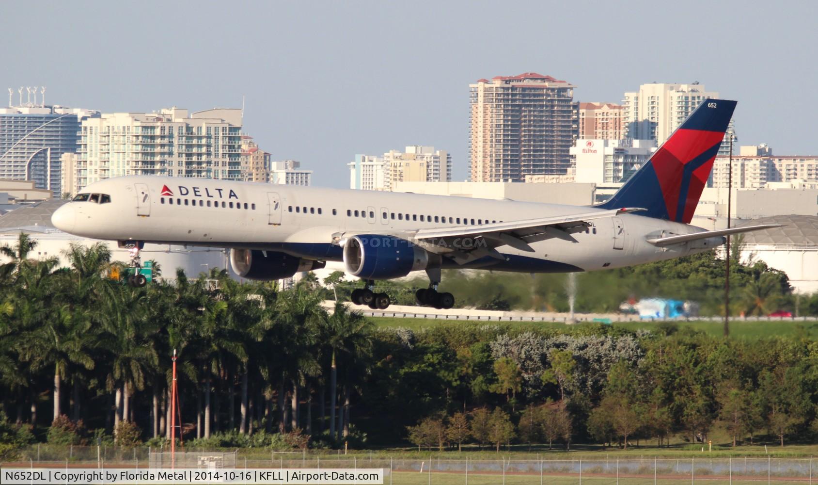 N652DL, 1989 Boeing 757-232 C/N 24392, FLL 2014
