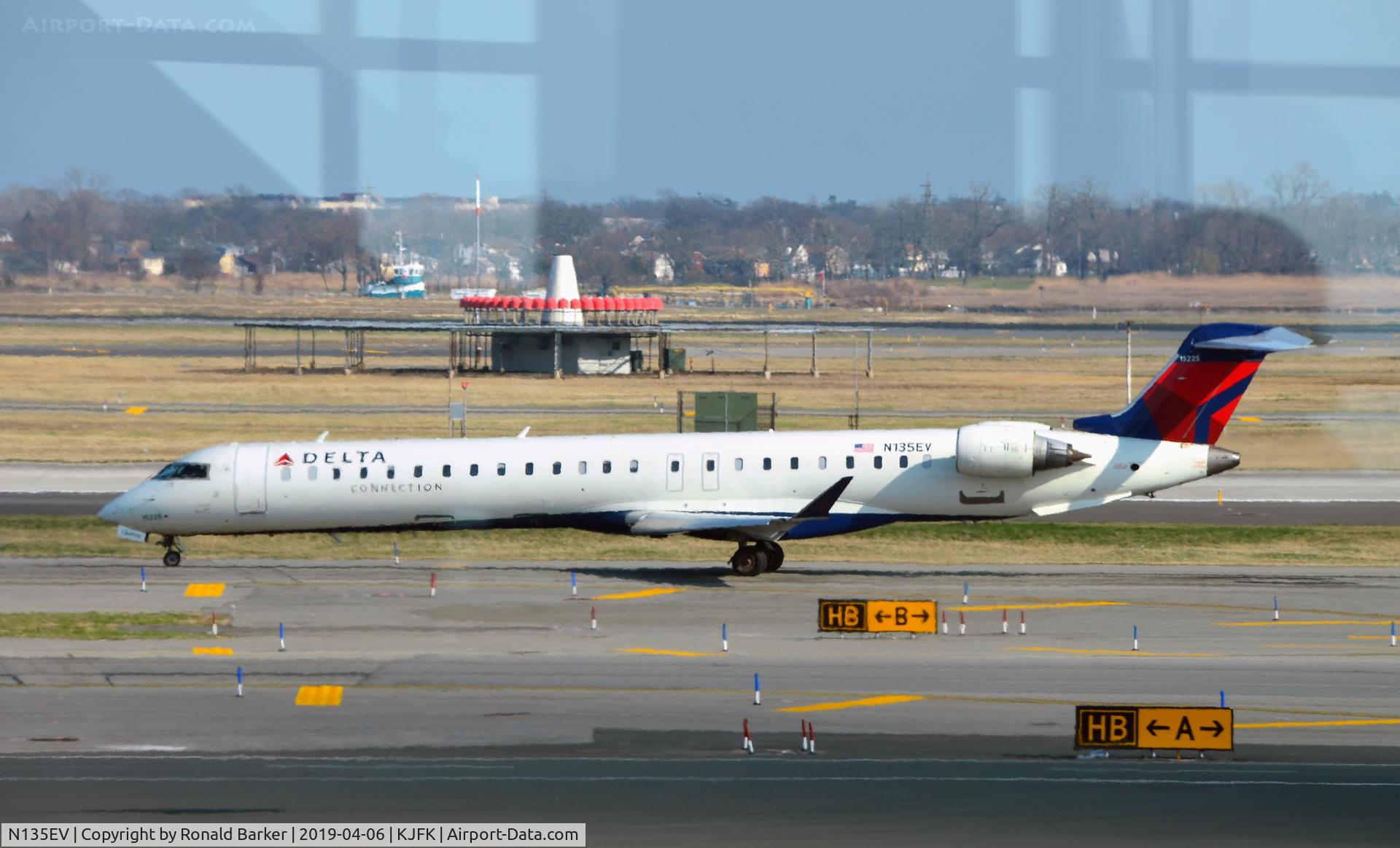 N135EV, 2009 Bombardier CRJ-900ER (CL-600-2D24) C/N 15225, Taxi for takeoff JFK