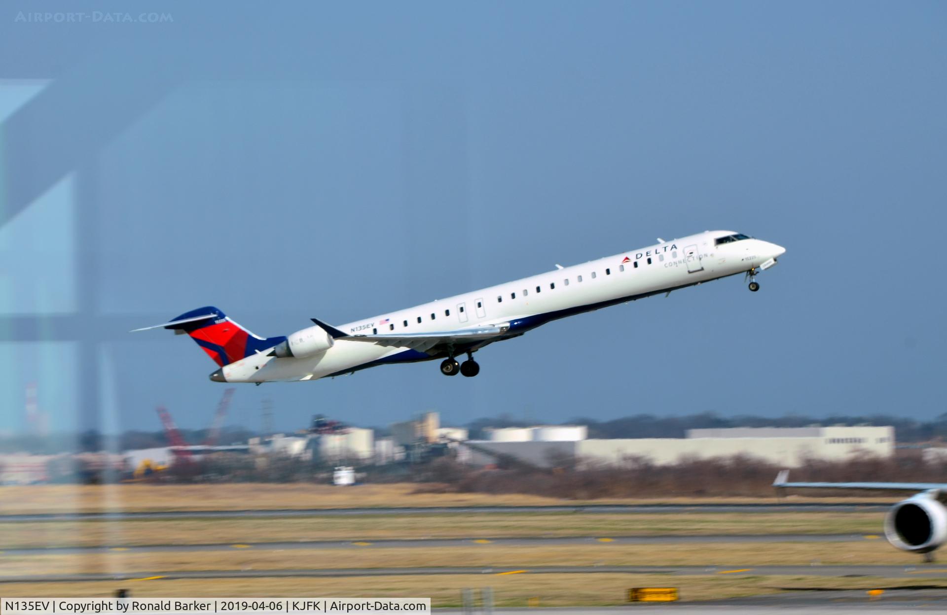 N135EV, 2009 Bombardier CRJ-900ER (CL-600-2D24) C/N 15225, Takeoff JFK