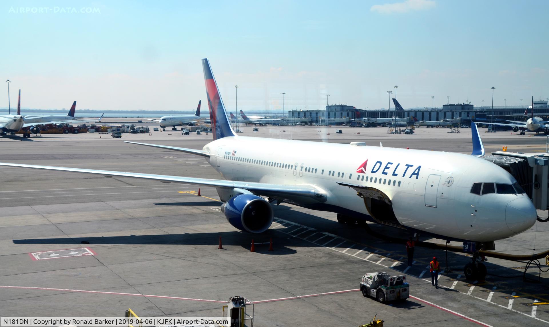 N181DN, 1992 Boeing 767-332 C/N 25986, At the gate JFK