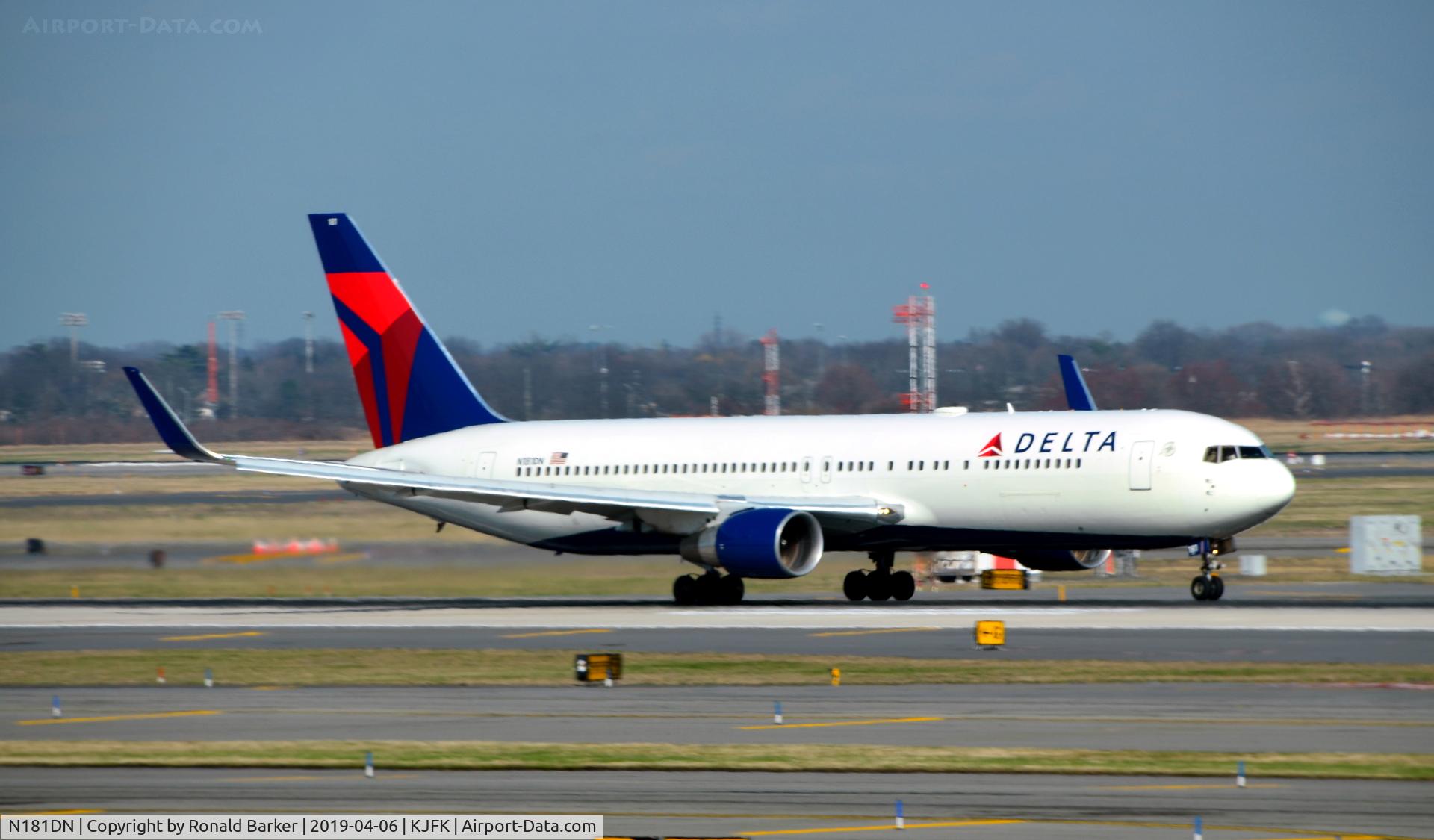 N181DN, 1992 Boeing 767-332 C/N 25986, Takeoff JFK