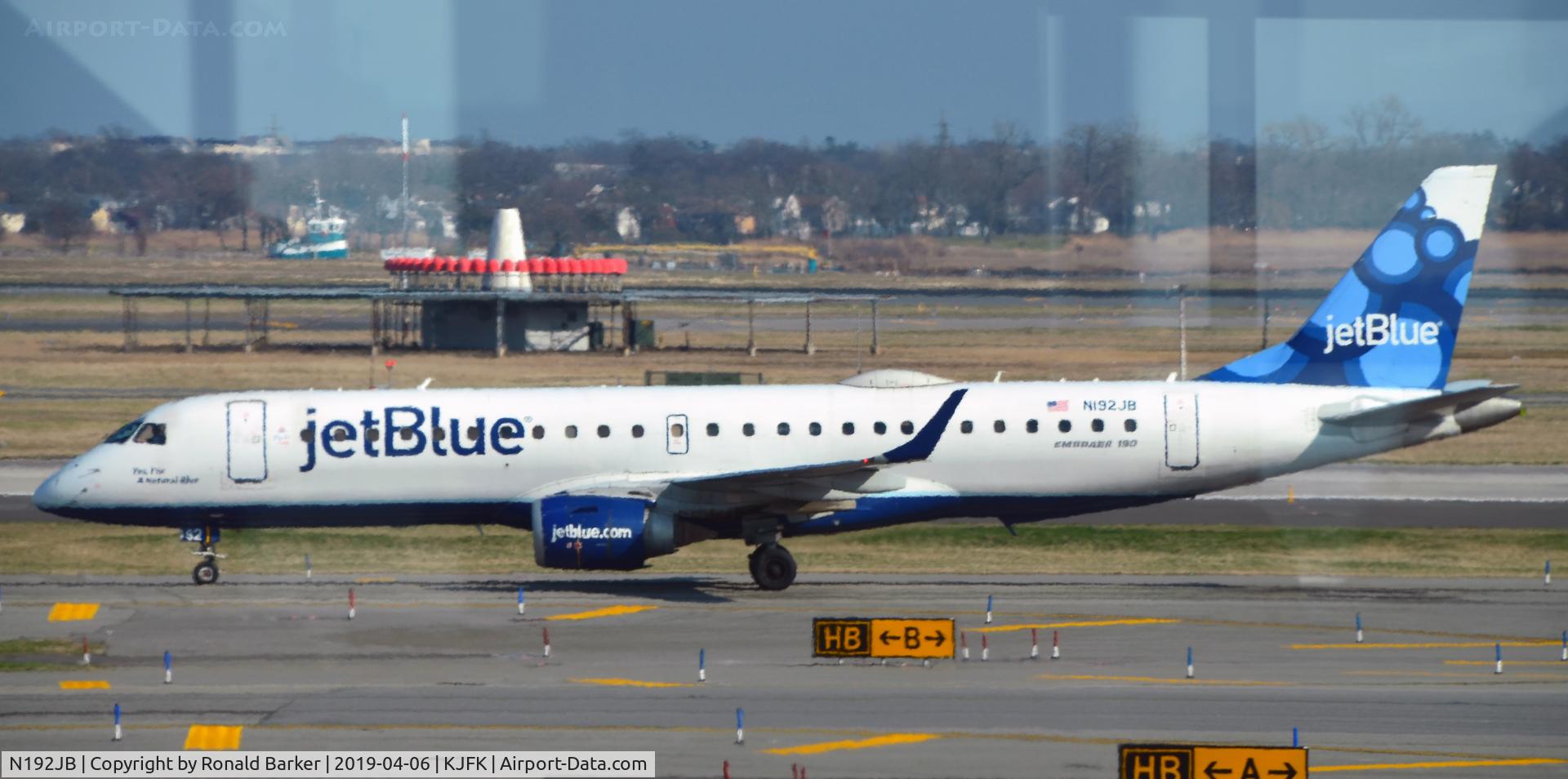 N192JB, 2005 Embraer 190AR (ERJ-190-100IGW) C/N 19000014, Taxi JFK