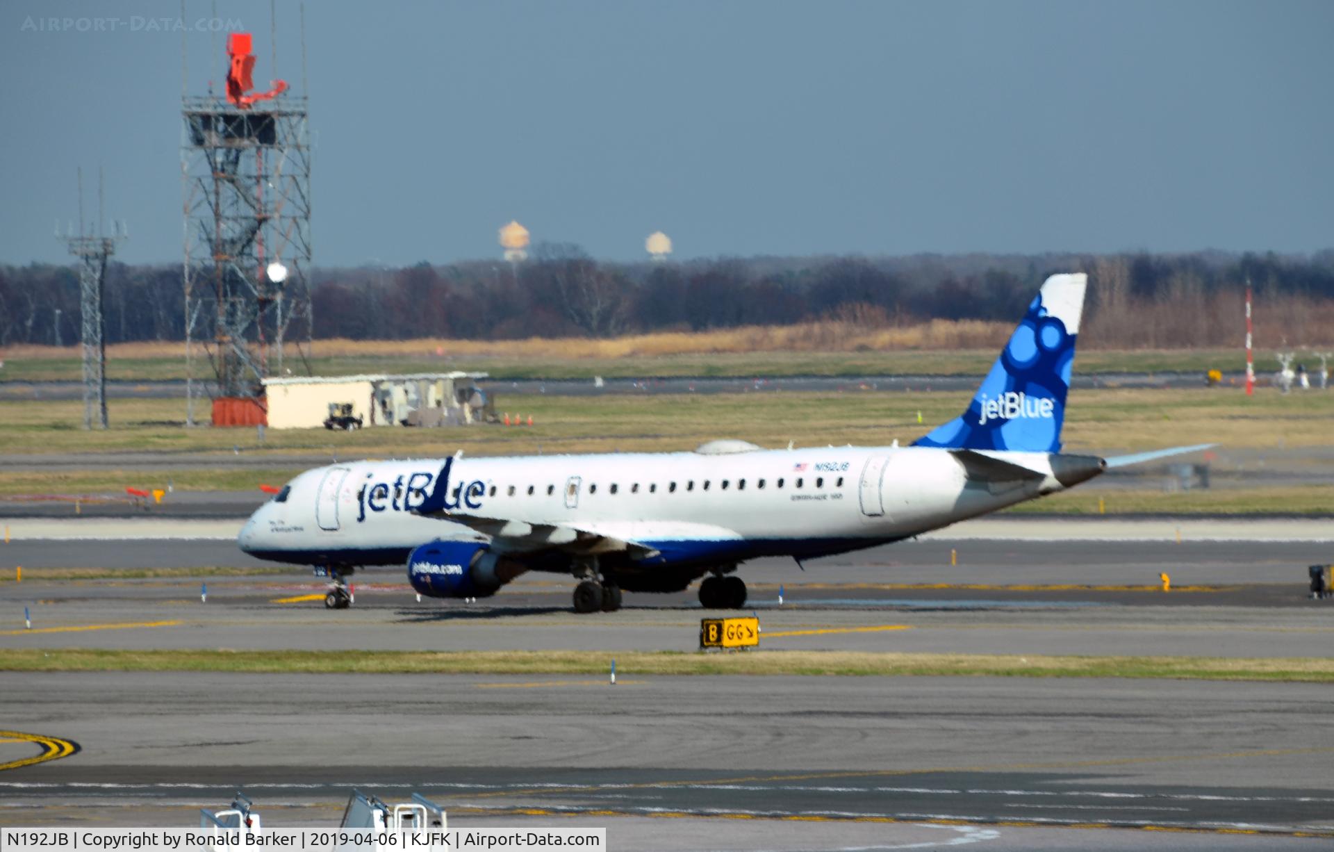N192JB, 2005 Embraer 190AR (ERJ-190-100IGW) C/N 19000014, Taxi JFK