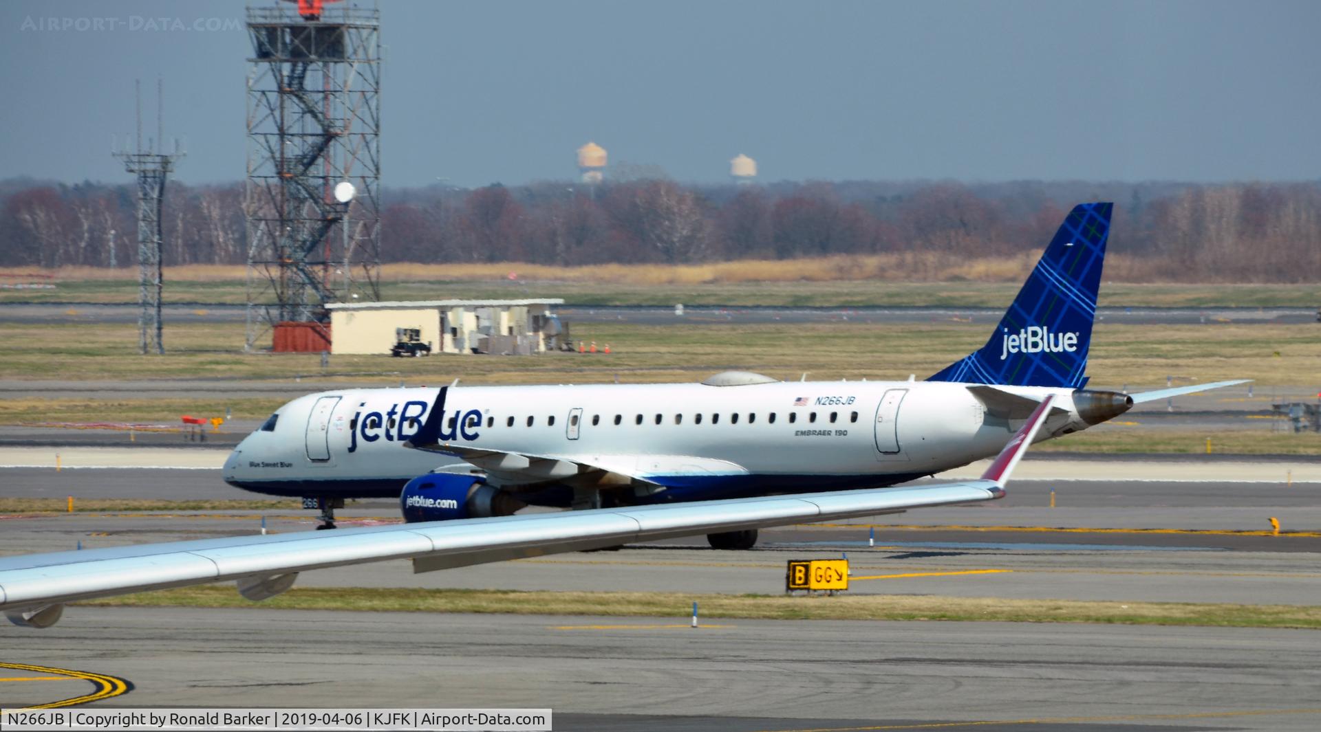 N266JB, 2007 Embraer ERJ-190-100 IGW 190AR C/N 19000054, Taxi JFK