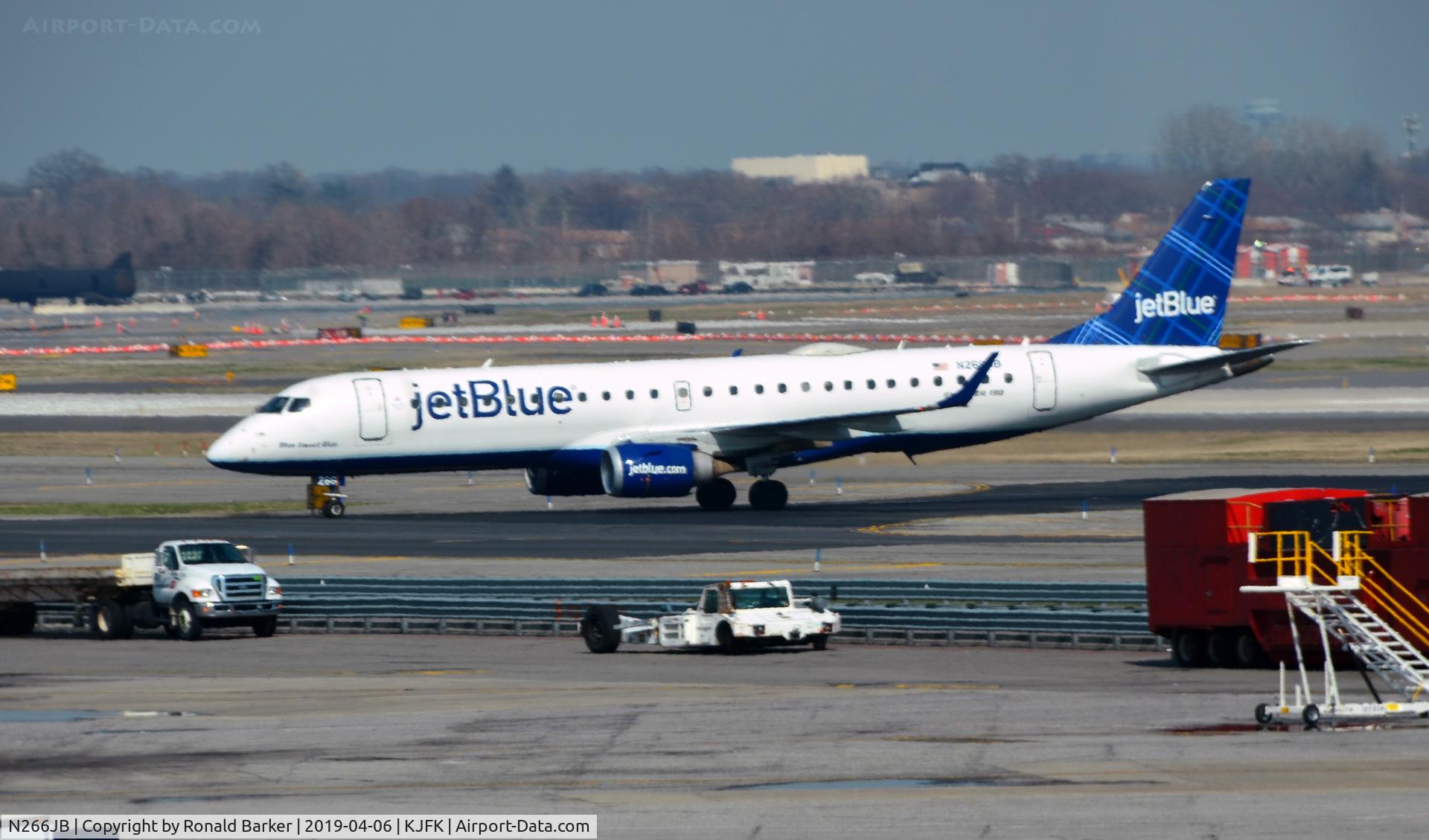N266JB, 2007 Embraer ERJ-190-100 IGW 190AR C/N 19000054, Taxi JFK