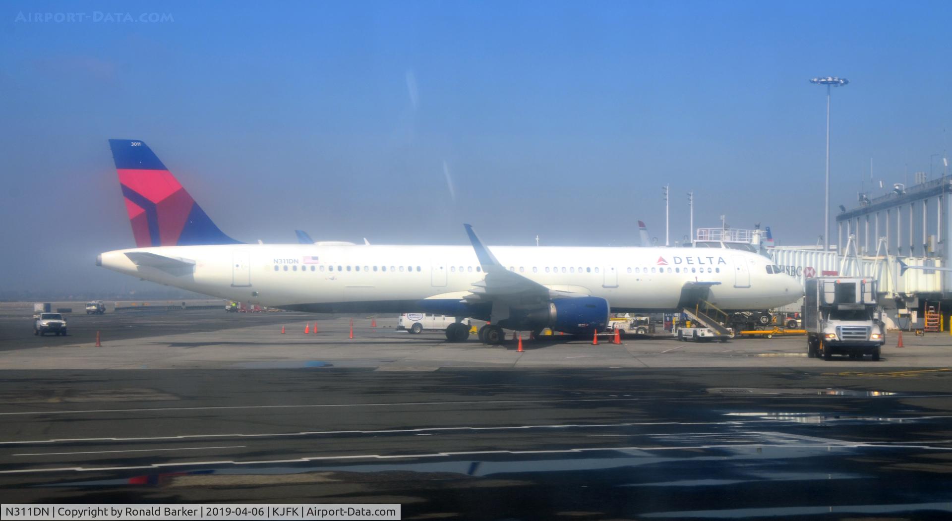 N311DN, 2016 Airbus A321-211 C/N 7304, Parked JFK