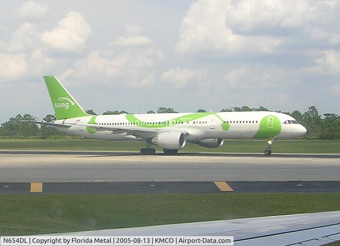 N654DL, 1990 Boeing 757-232 C/N 24394, MCO 2005