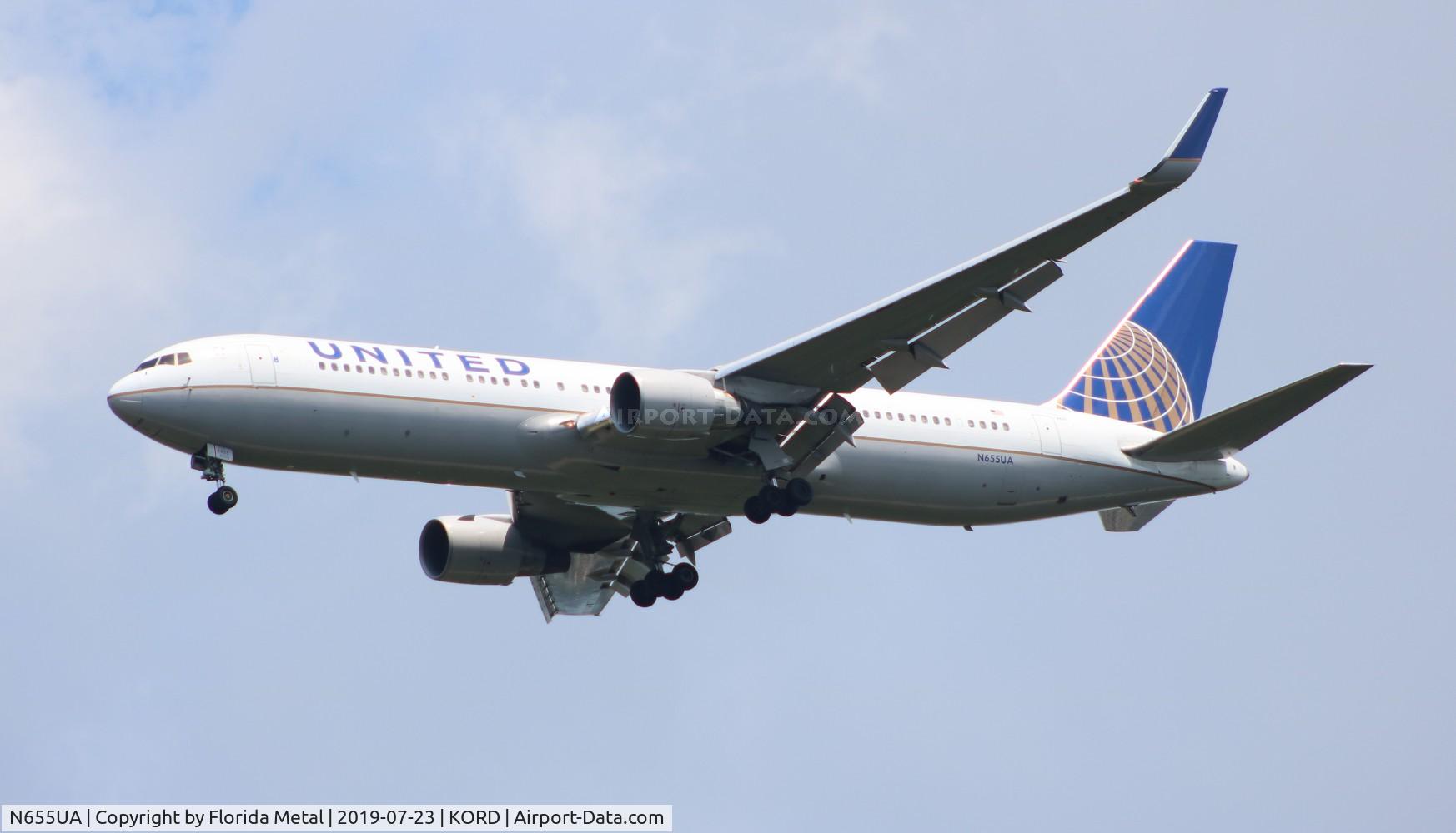 N655UA, 1992 Boeing 767-322/ER C/N 25393, ORD 2019