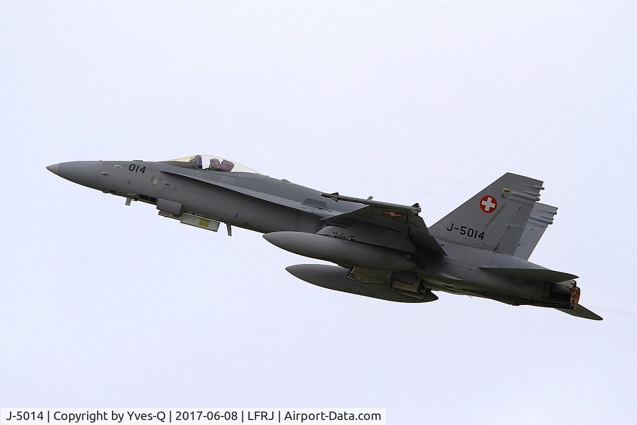 J-5014, McDonnell Douglas F/A-18C Hornet C/N 1359, McDonnell Douglas FA-18C Hornet, Climbing from rwy 26, Landivisiau Naval Air Base (LFRJ) Tiger Meet 2017